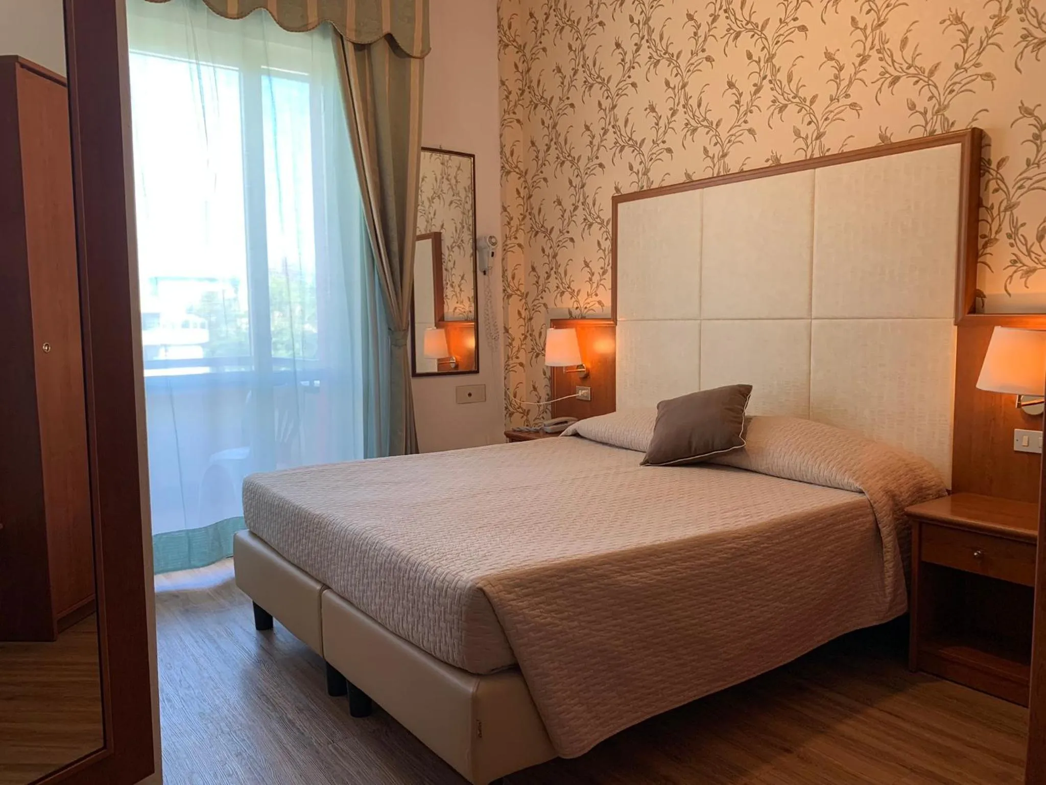 Bedroom, Bed in Hotel Apollo