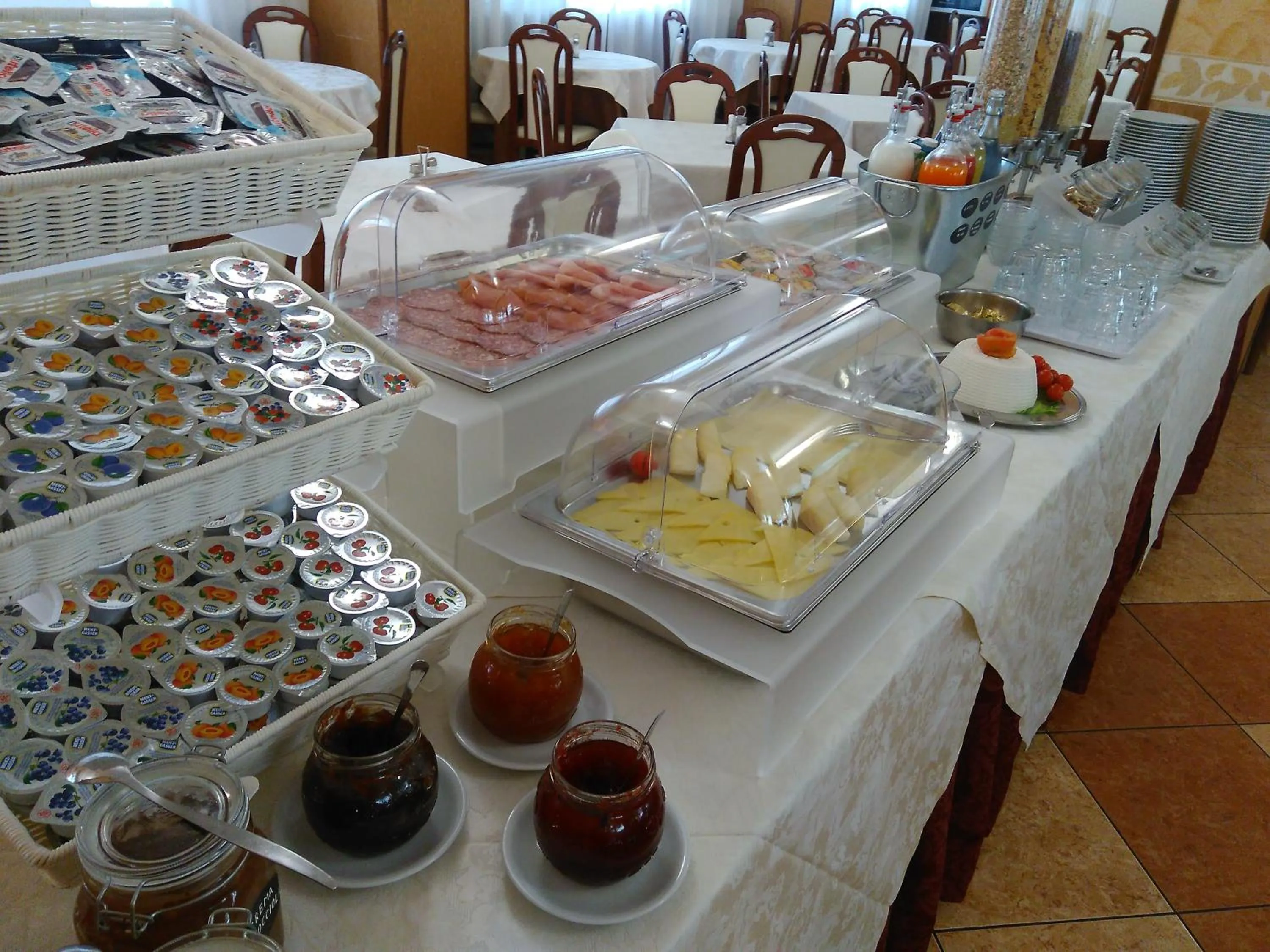 Breakfast in Hotel Apollo