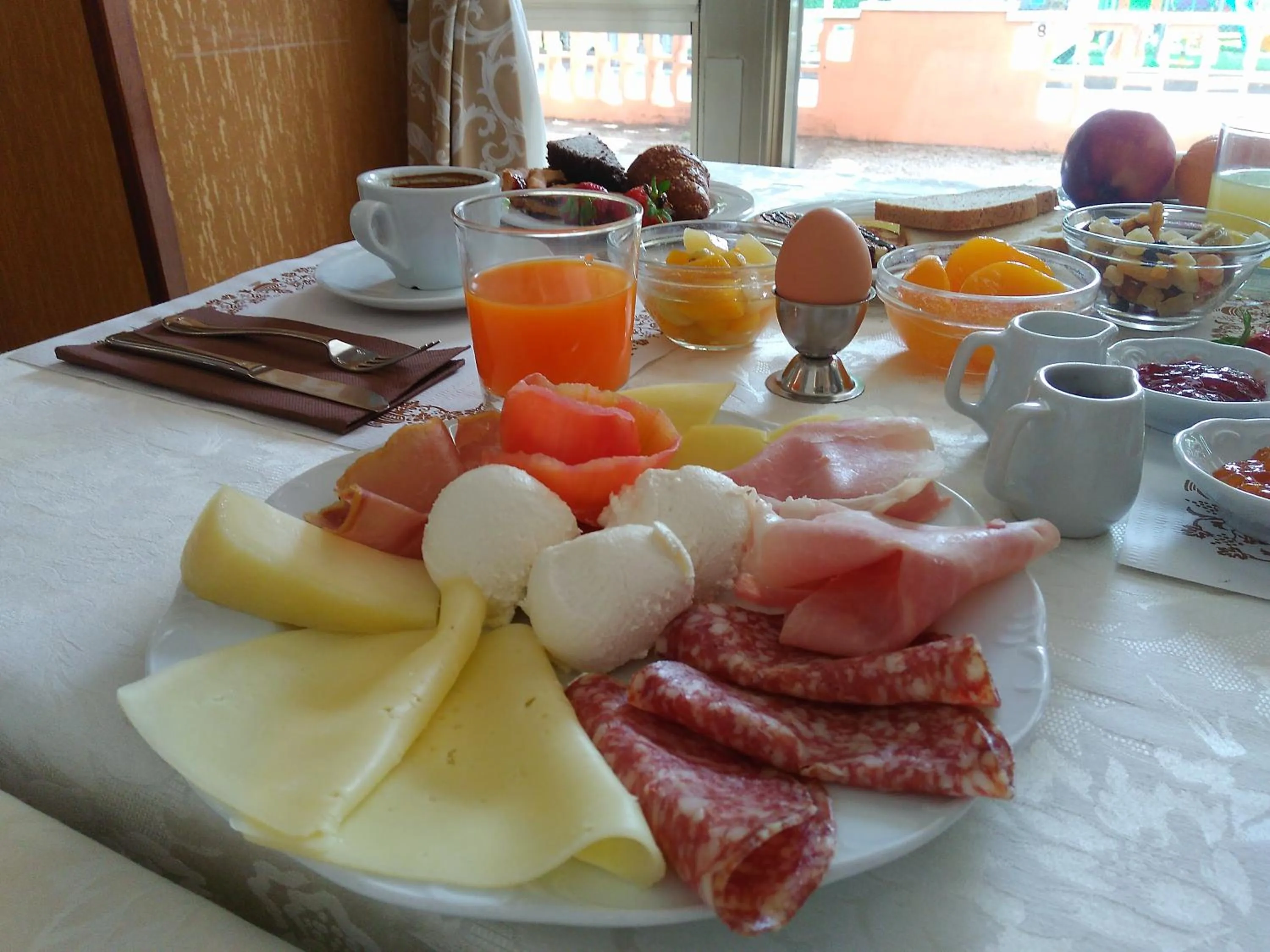 Breakfast in Hotel Apollo