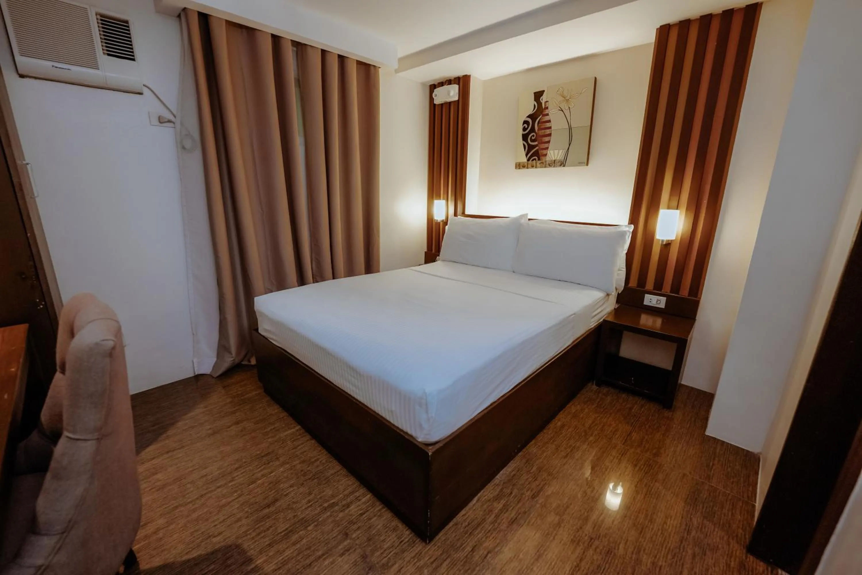 Photo of the whole room in Emerald Boutique Hotel