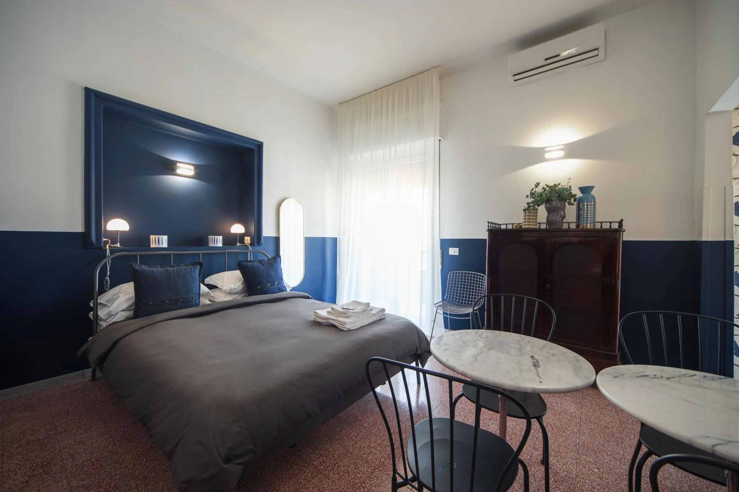 Photo of the whole room, Bed in Salotto Borbonico