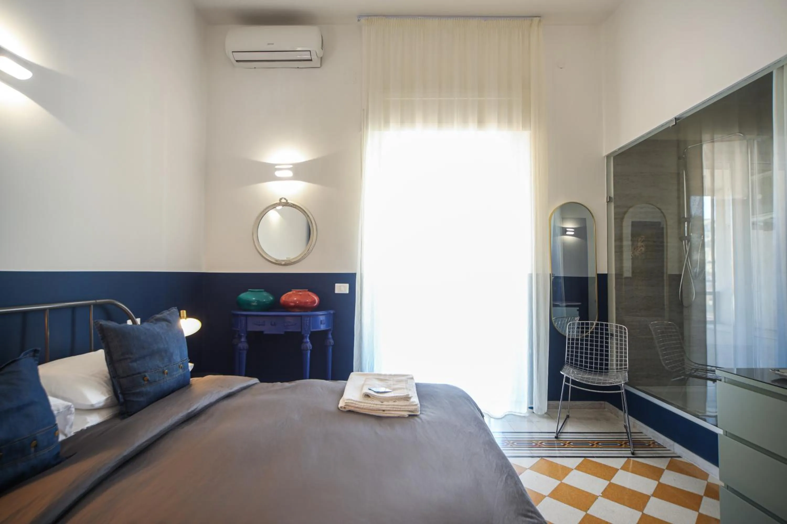 Photo of the whole room, Bed in Salotto Borbonico