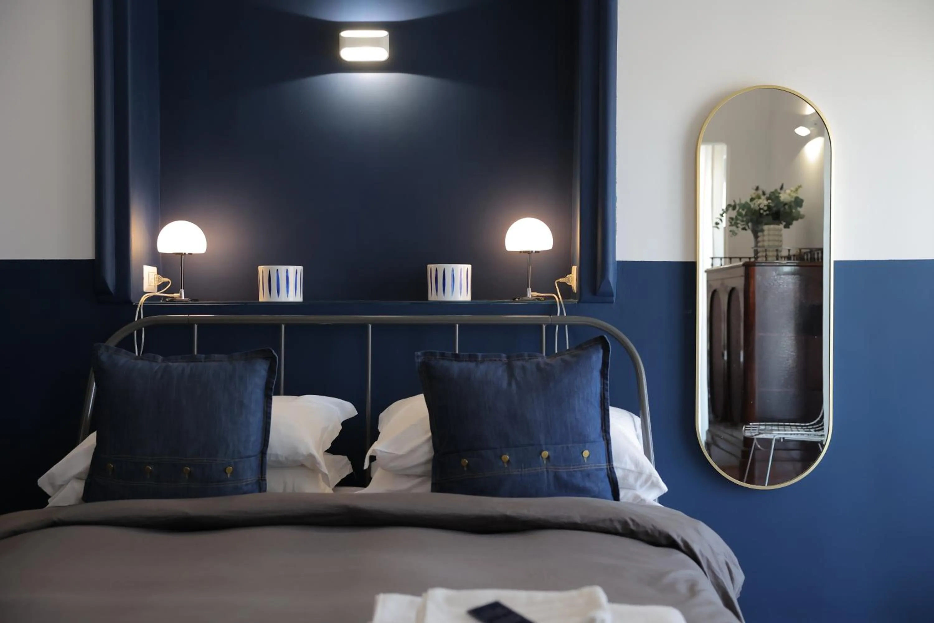 Decorative detail, Bed in Salotto Borbonico