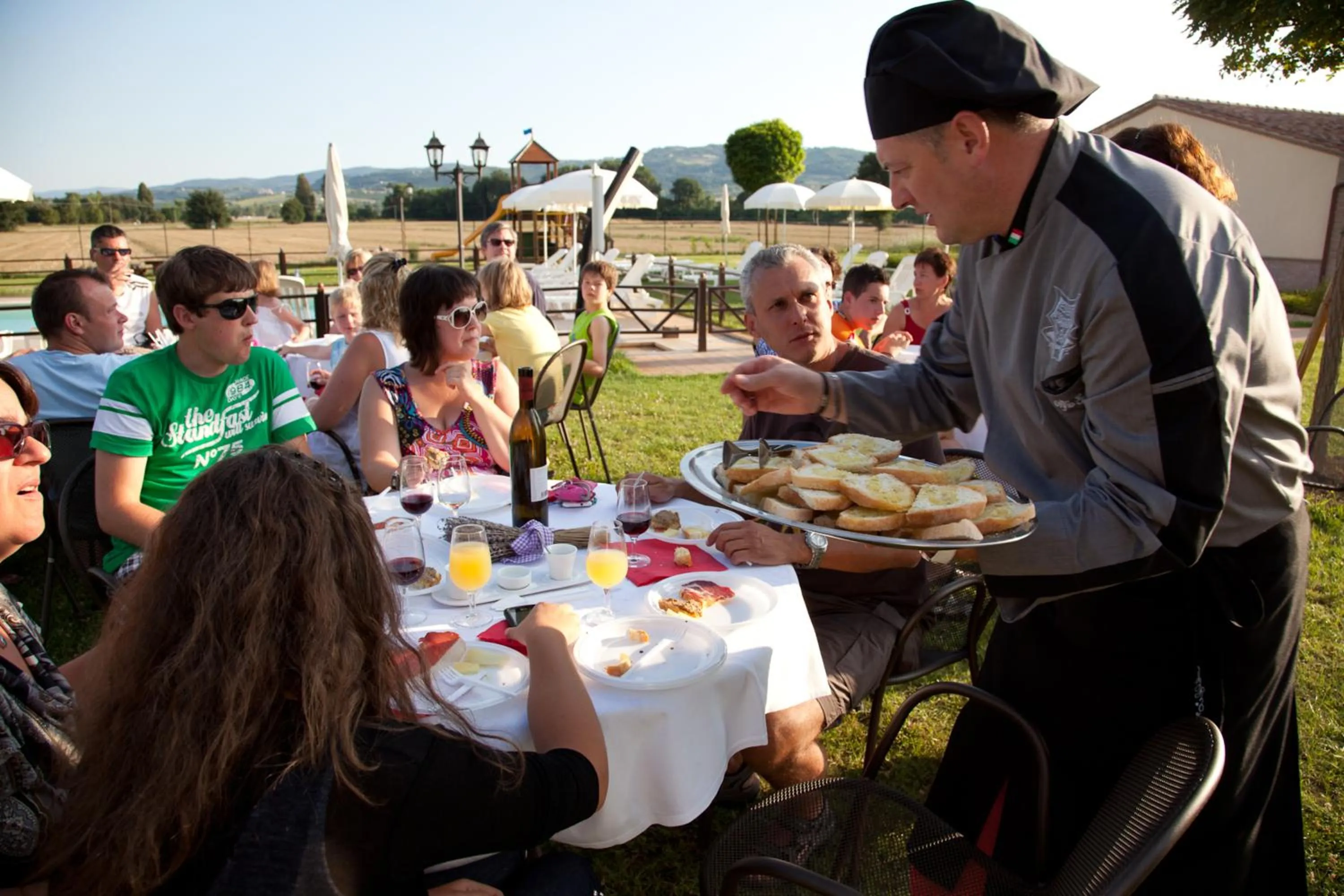 Evening entertainment in Agriturismo Le Rondini Di Francesco Di Assisi