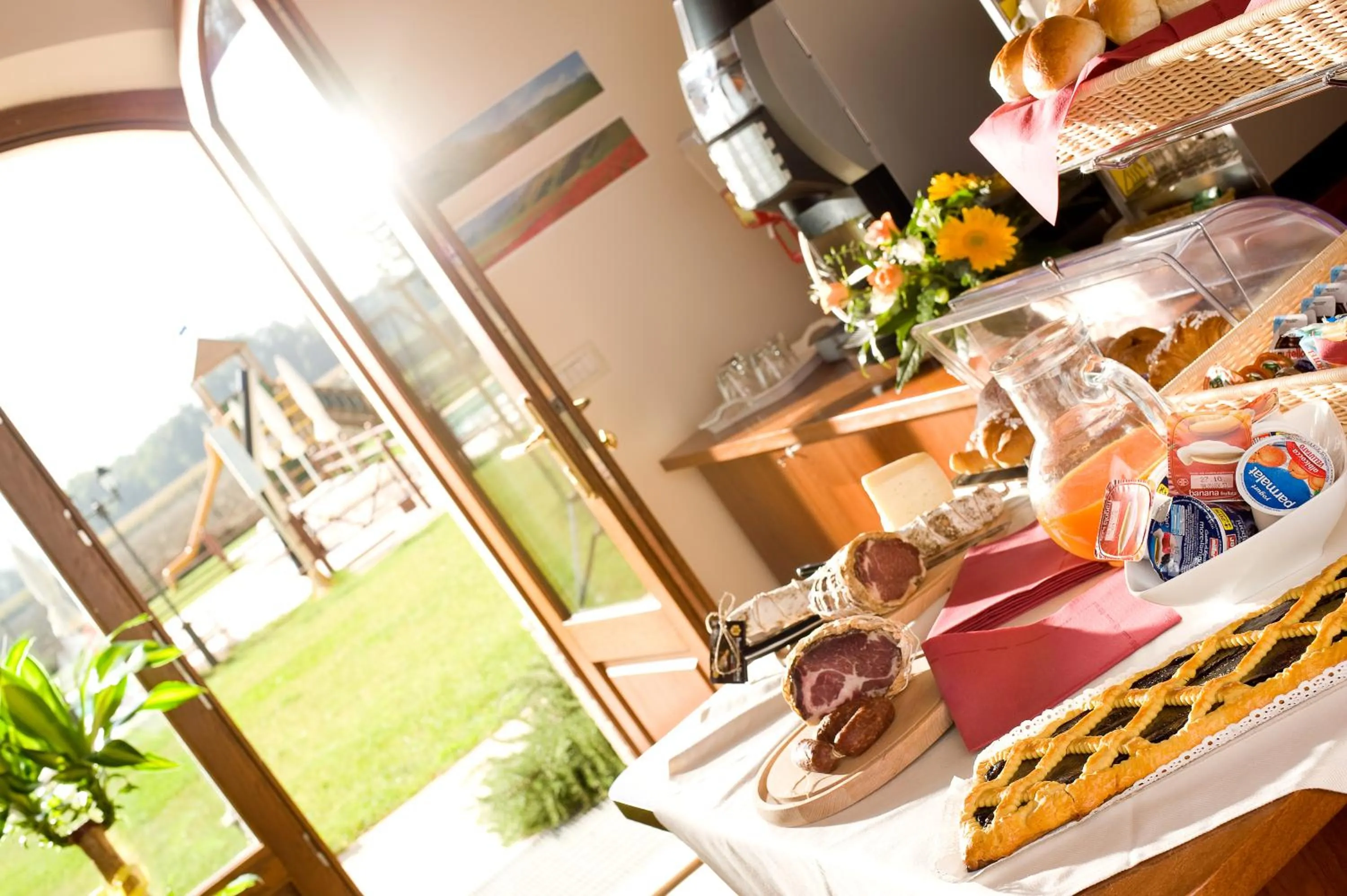 Buffet breakfast in Agriturismo Le Rondini Di Francesco Di Assisi