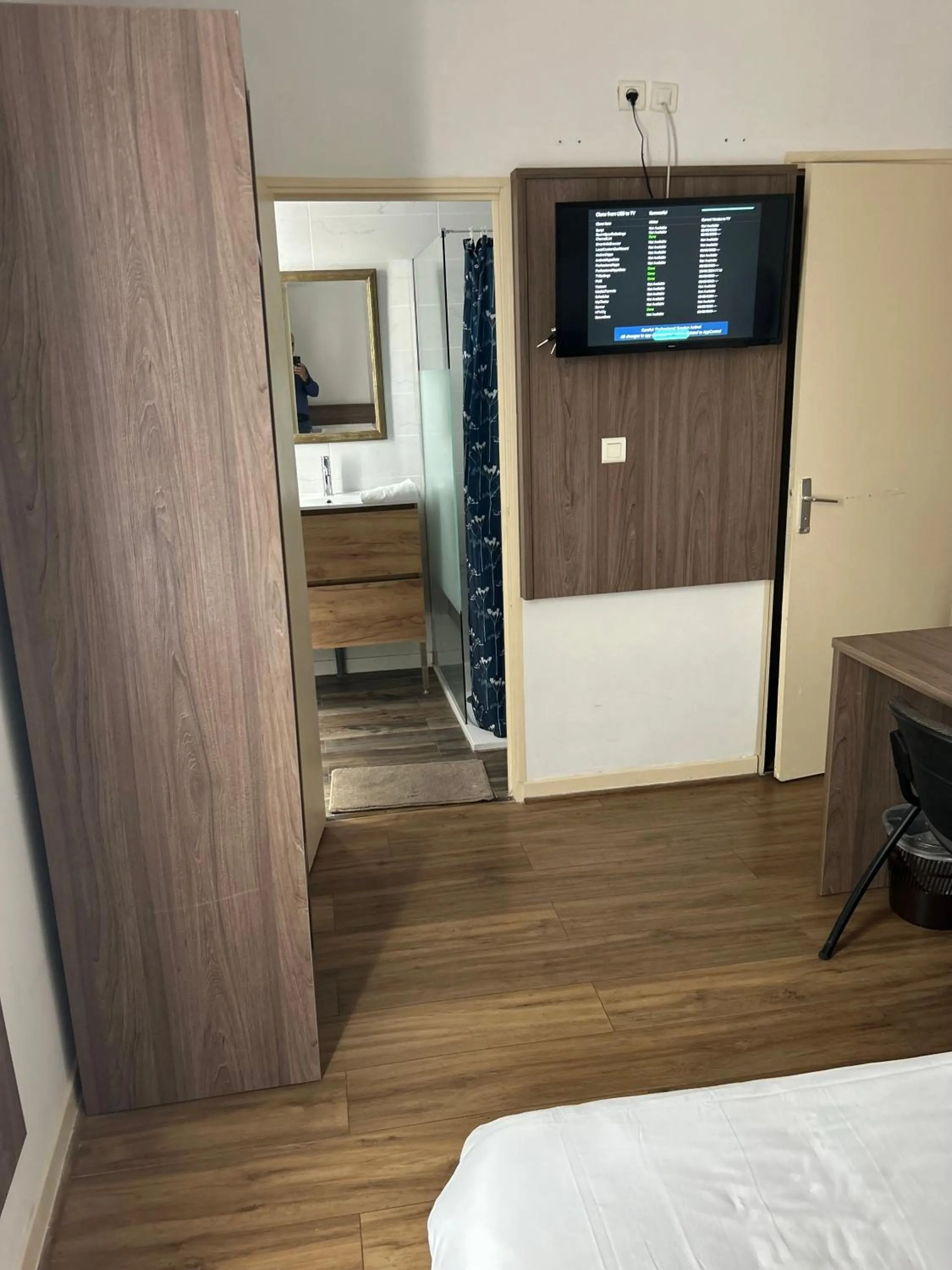 Bed in Le Clémenceau Hôtel et Appart 'hôtel "Gare Sncf" centre ville