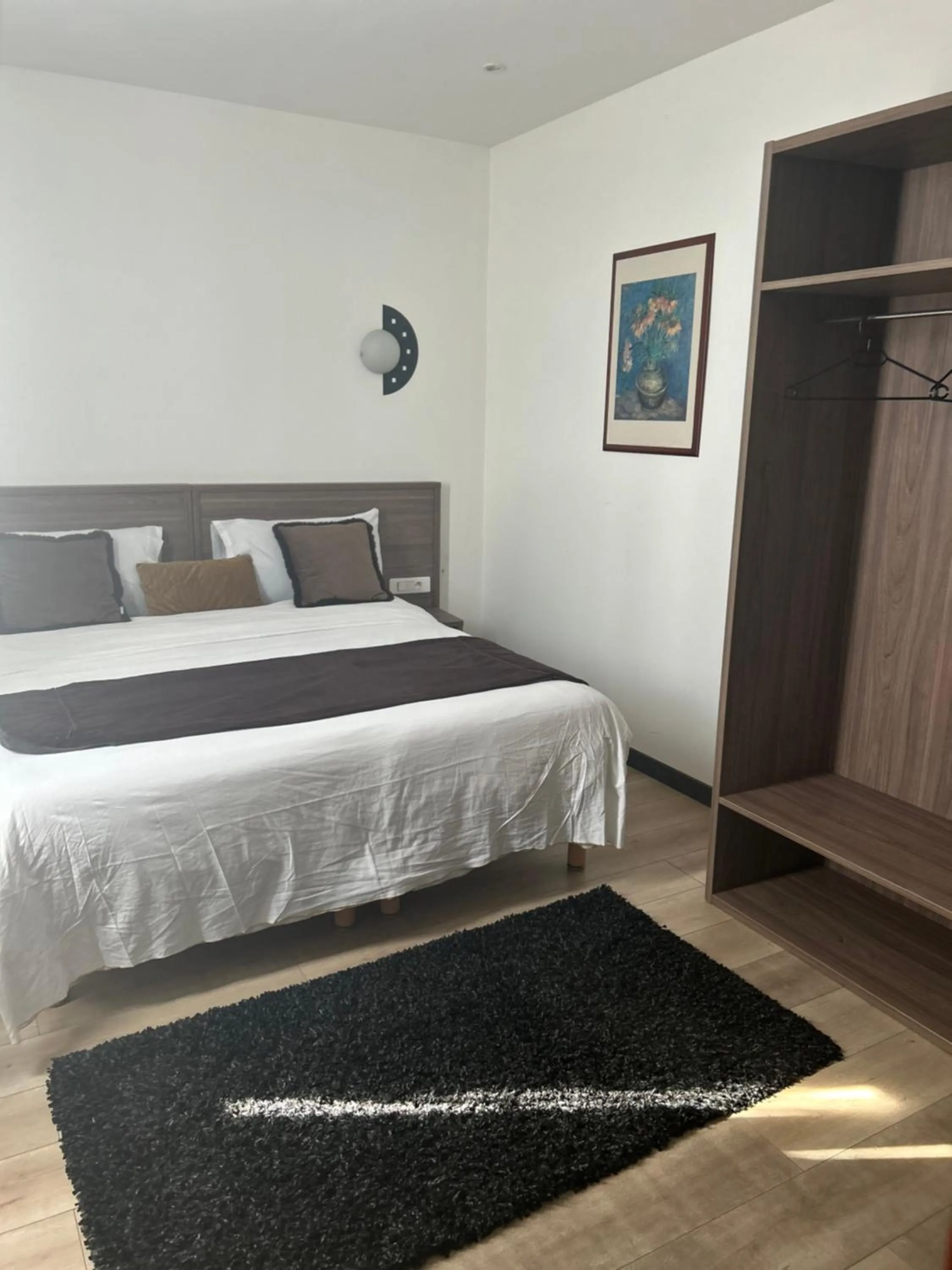 Bed in Le Clémenceau Hôtel et Appart 'hôtel "Gare Sncf" centre ville