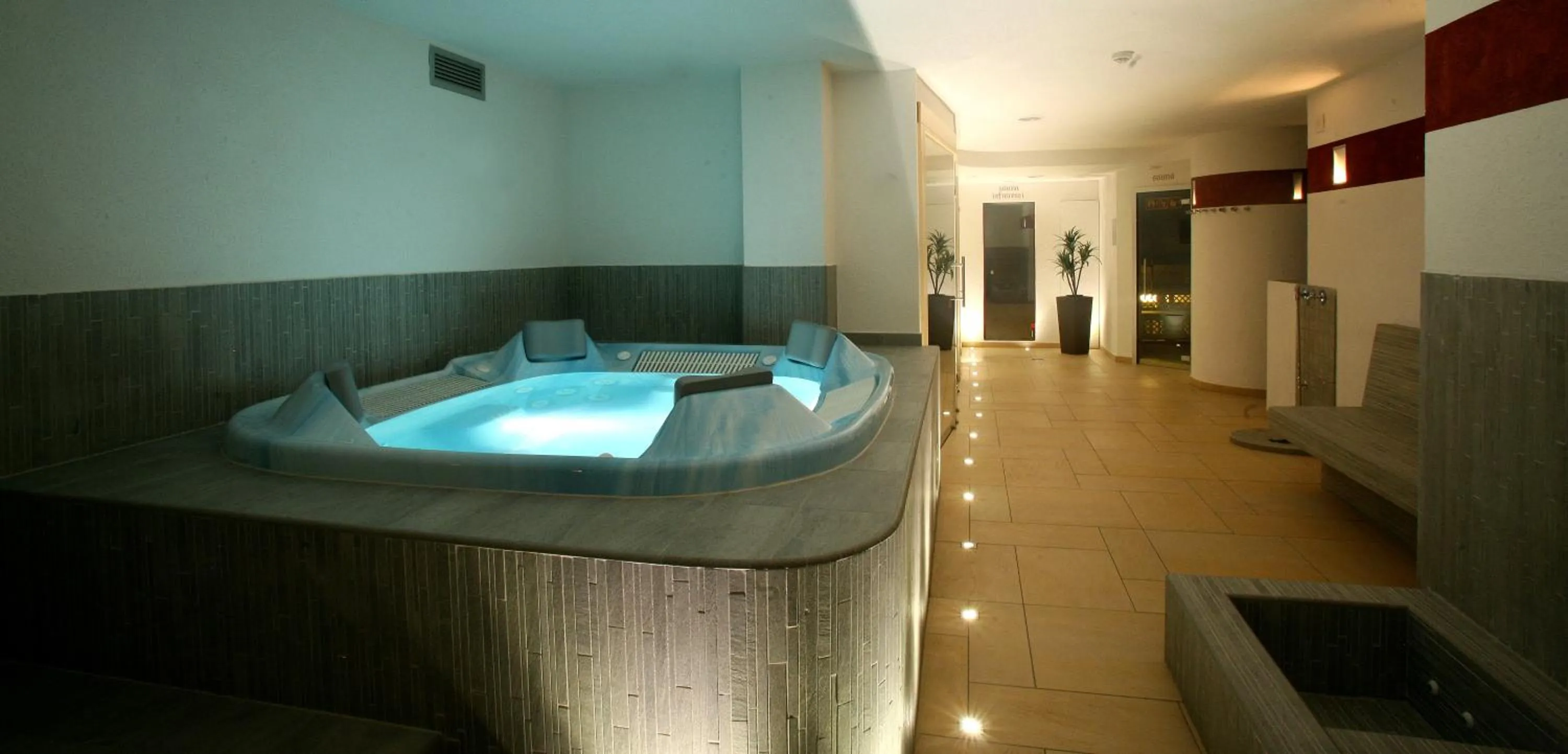 Hot Tub in Hotel Ladinia