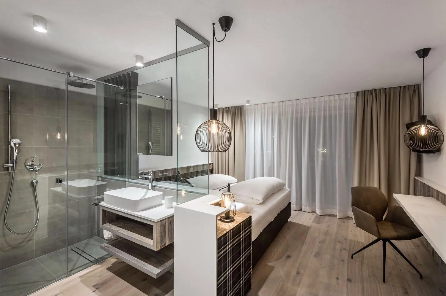 Bathroom, Bed in Hotel Ladinia