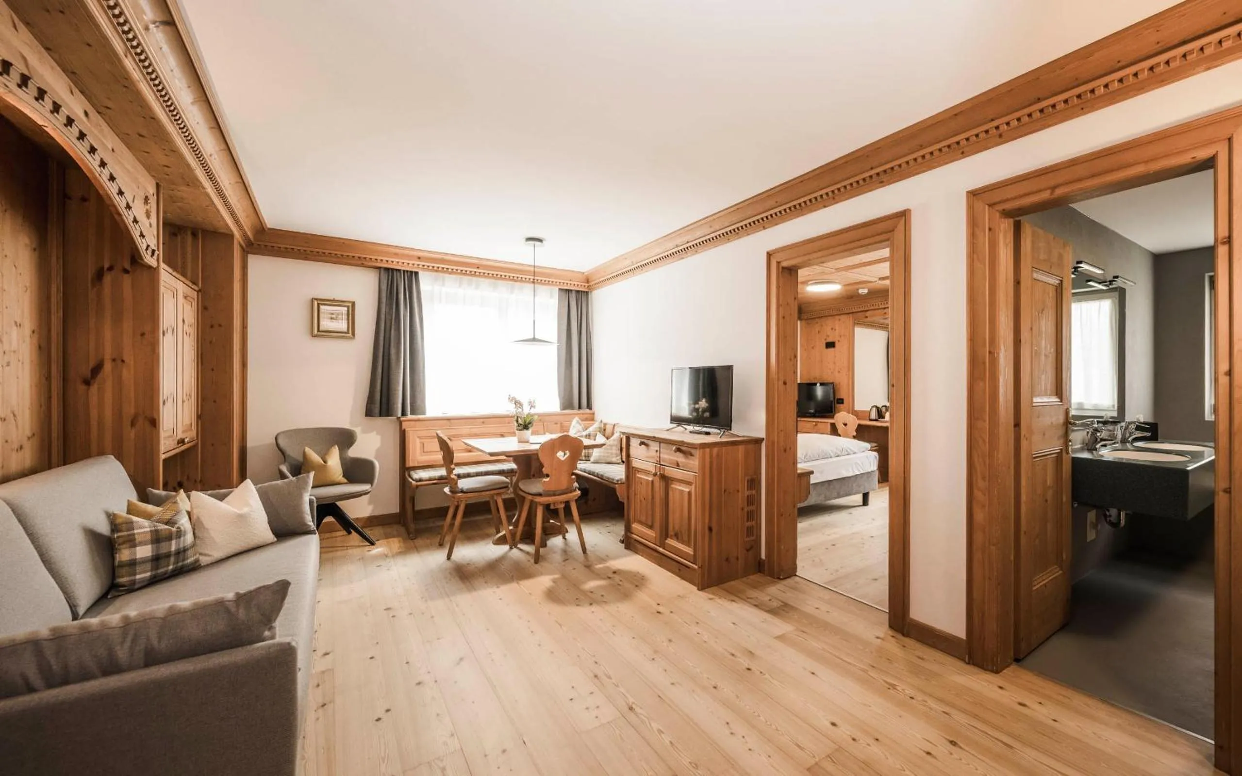 Living room, Bed in Hotel Ladinia