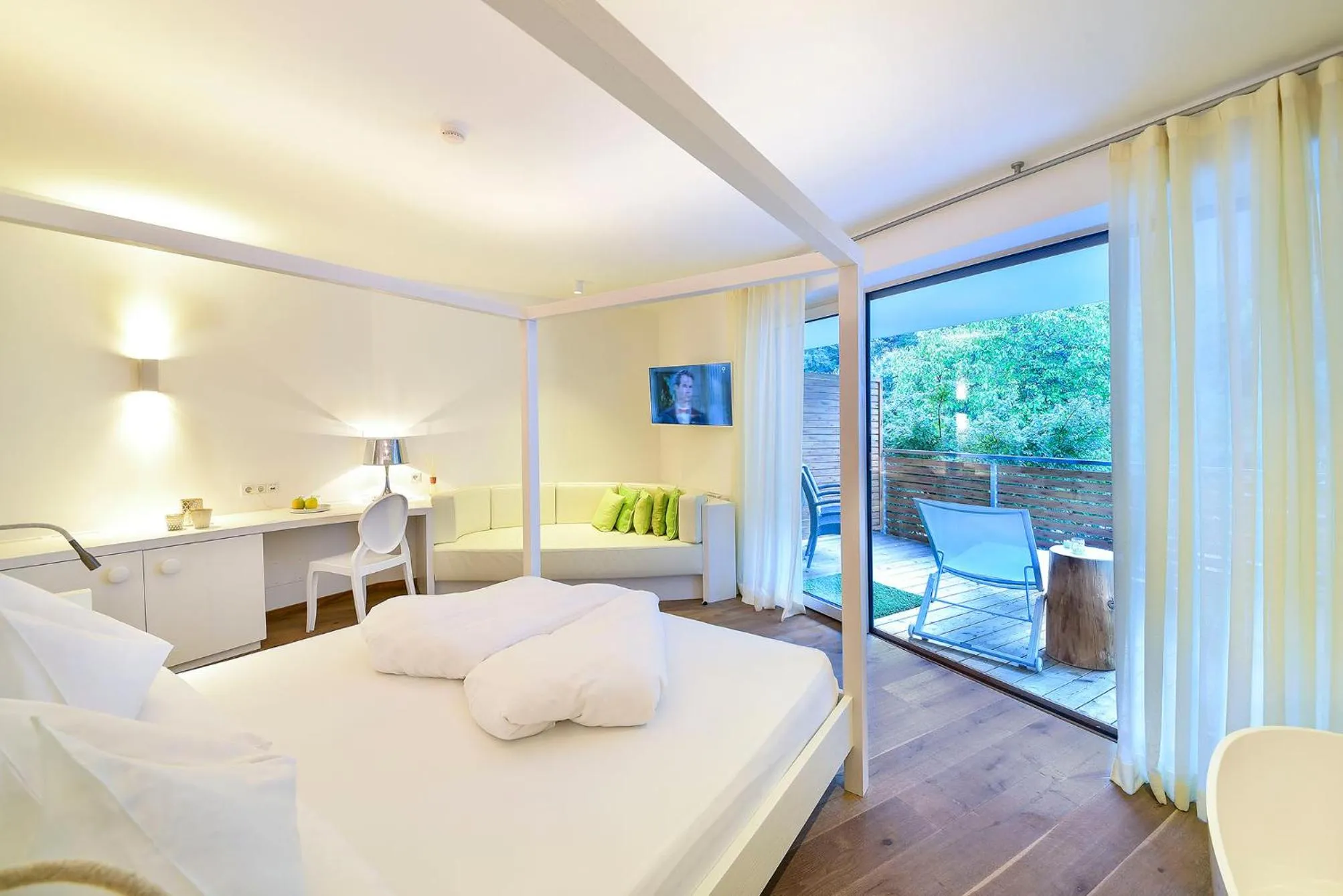 Photo of the whole room, Bed in Boutique Hotel Zum Rosenbaum