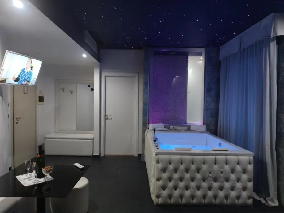 Steam room in Hotel La Fayette