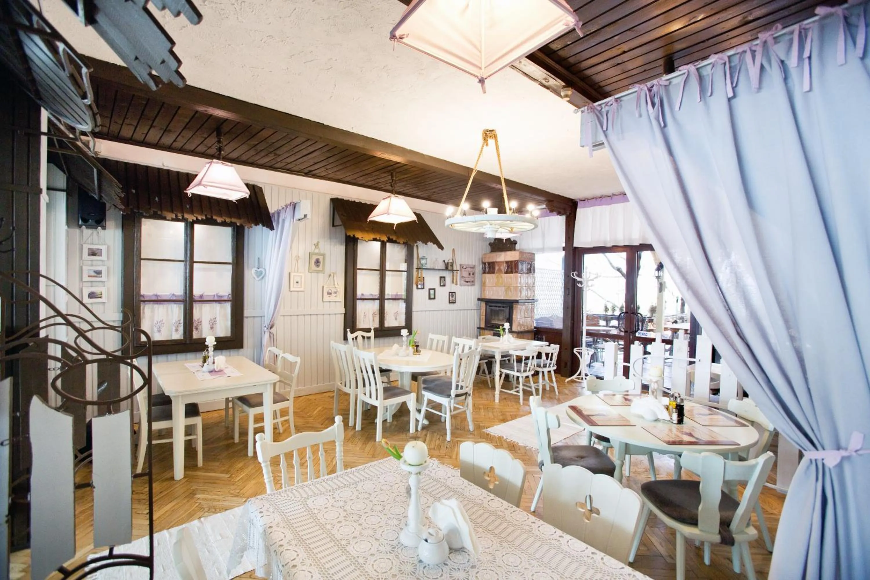 Restaurant/places to eat in Hotel Polski