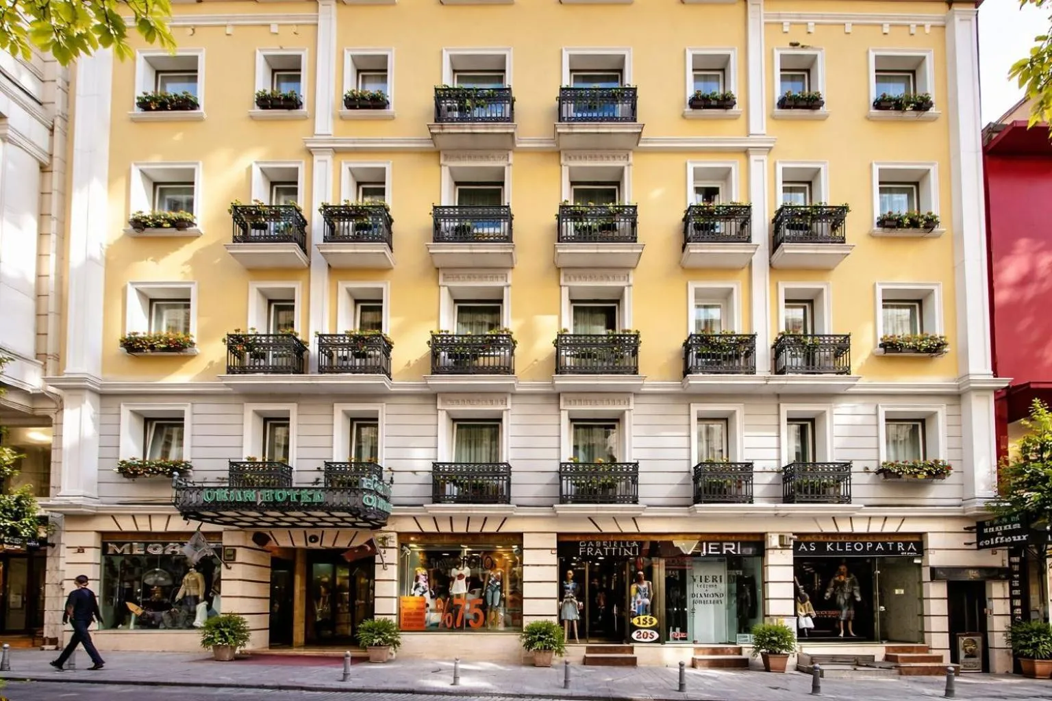 Property building in Oran Hotel