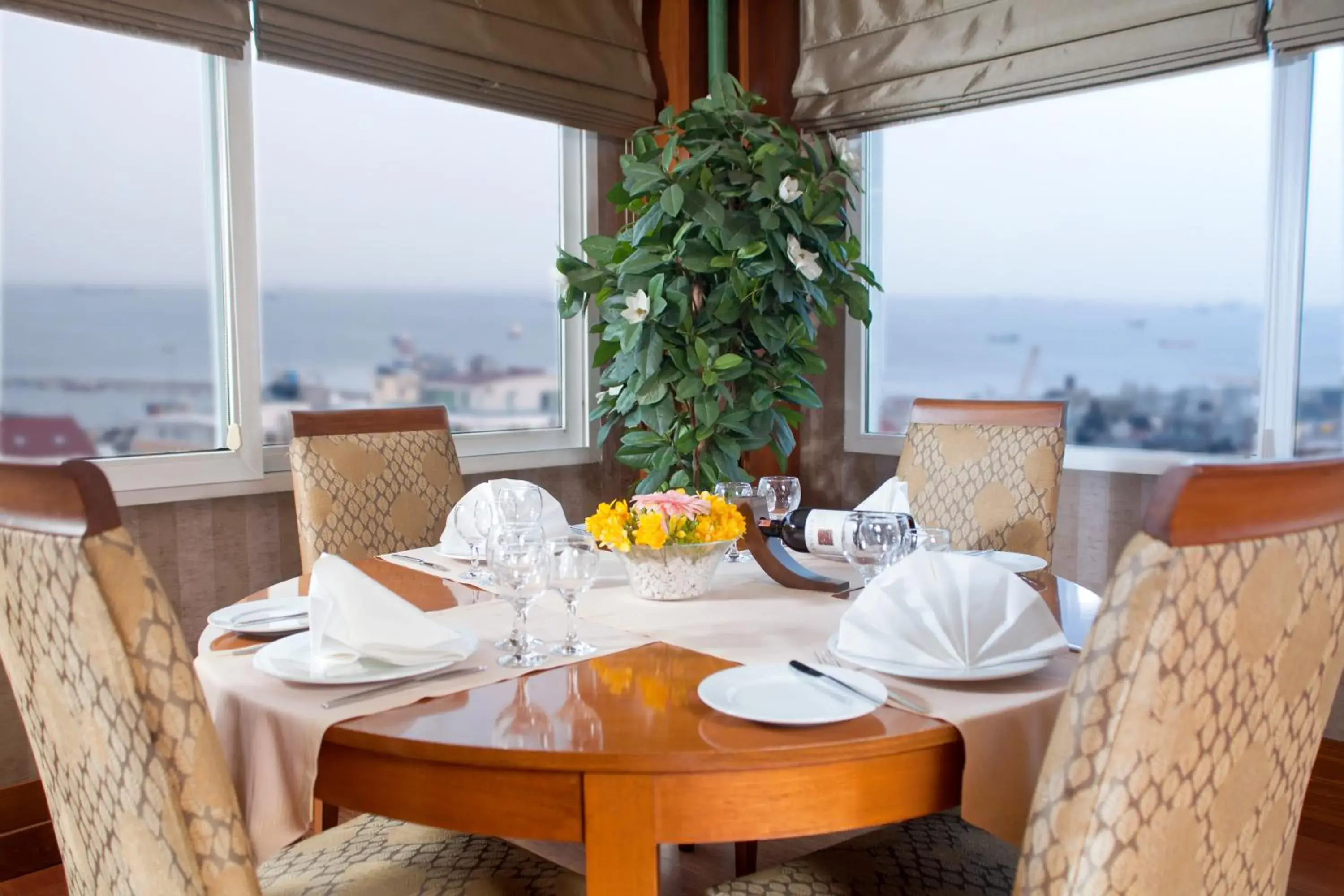 Restaurant/places to eat in Oran Hotel Restaurant/places to eat in Oran Hotel