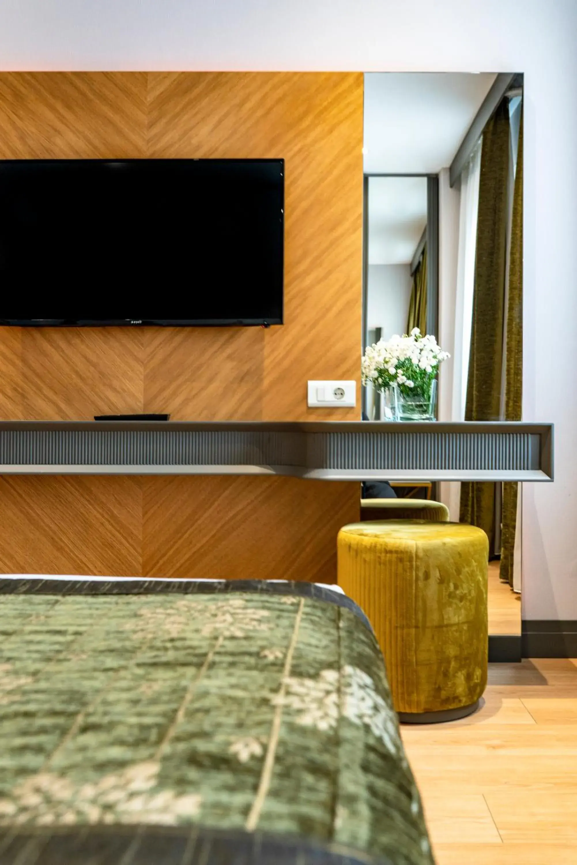 TV and multimedia, Bed in Oran Hotel TV and multimedia, Bed in Oran Hotel