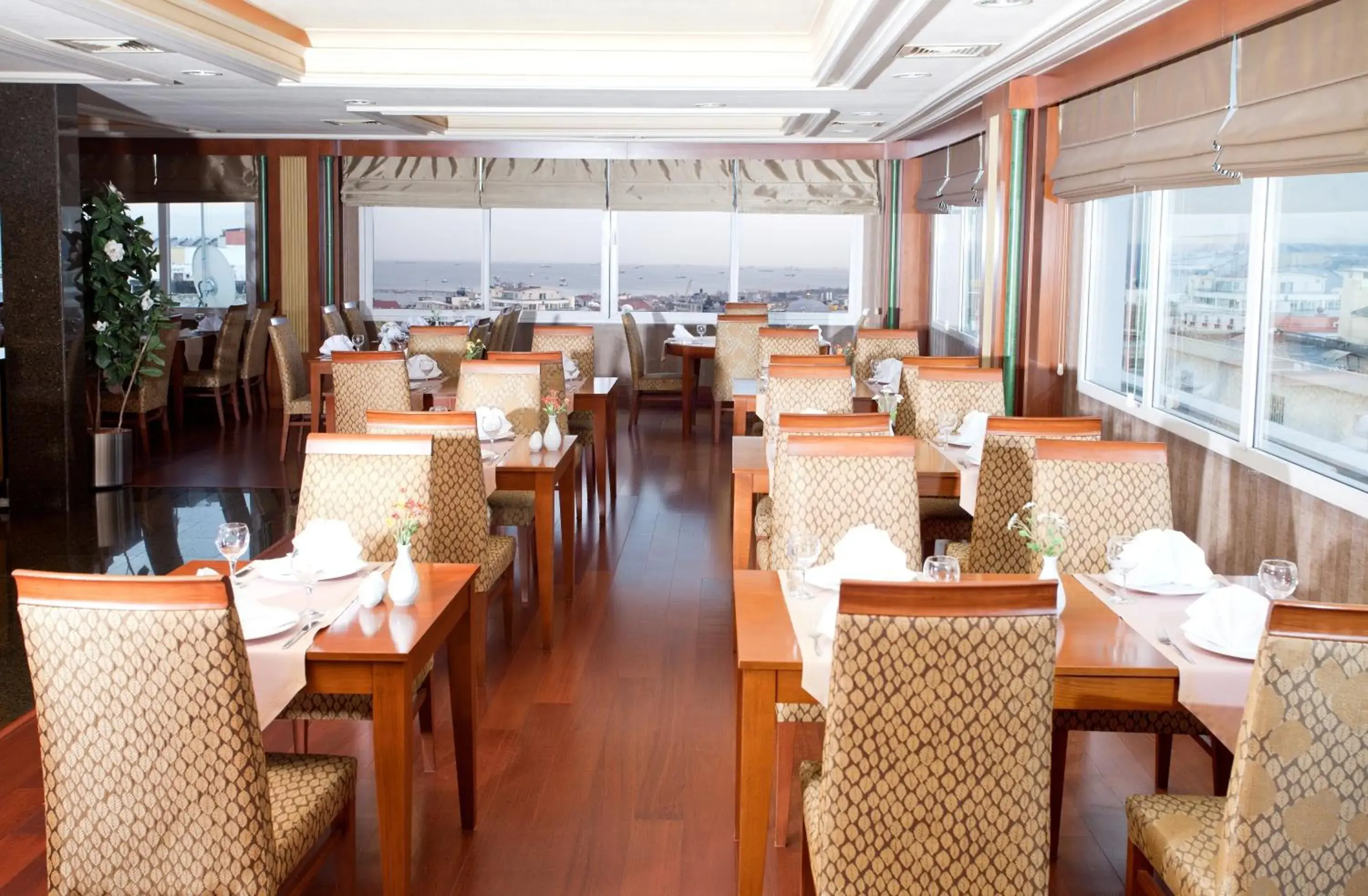 Restaurant/places to eat in Oran Hotel Restaurant/places to eat in Oran Hotel