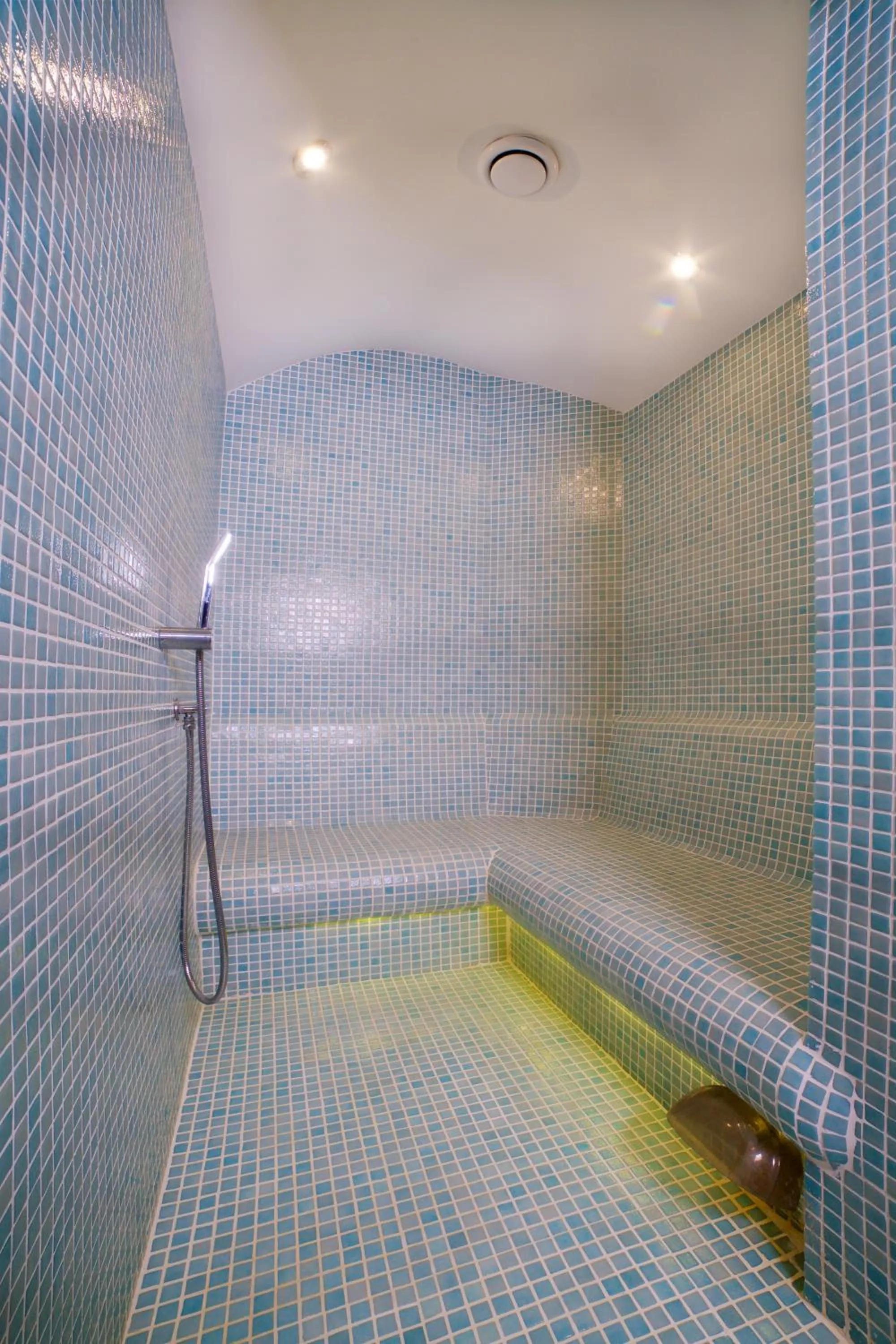 Steam room in Oran Hotel