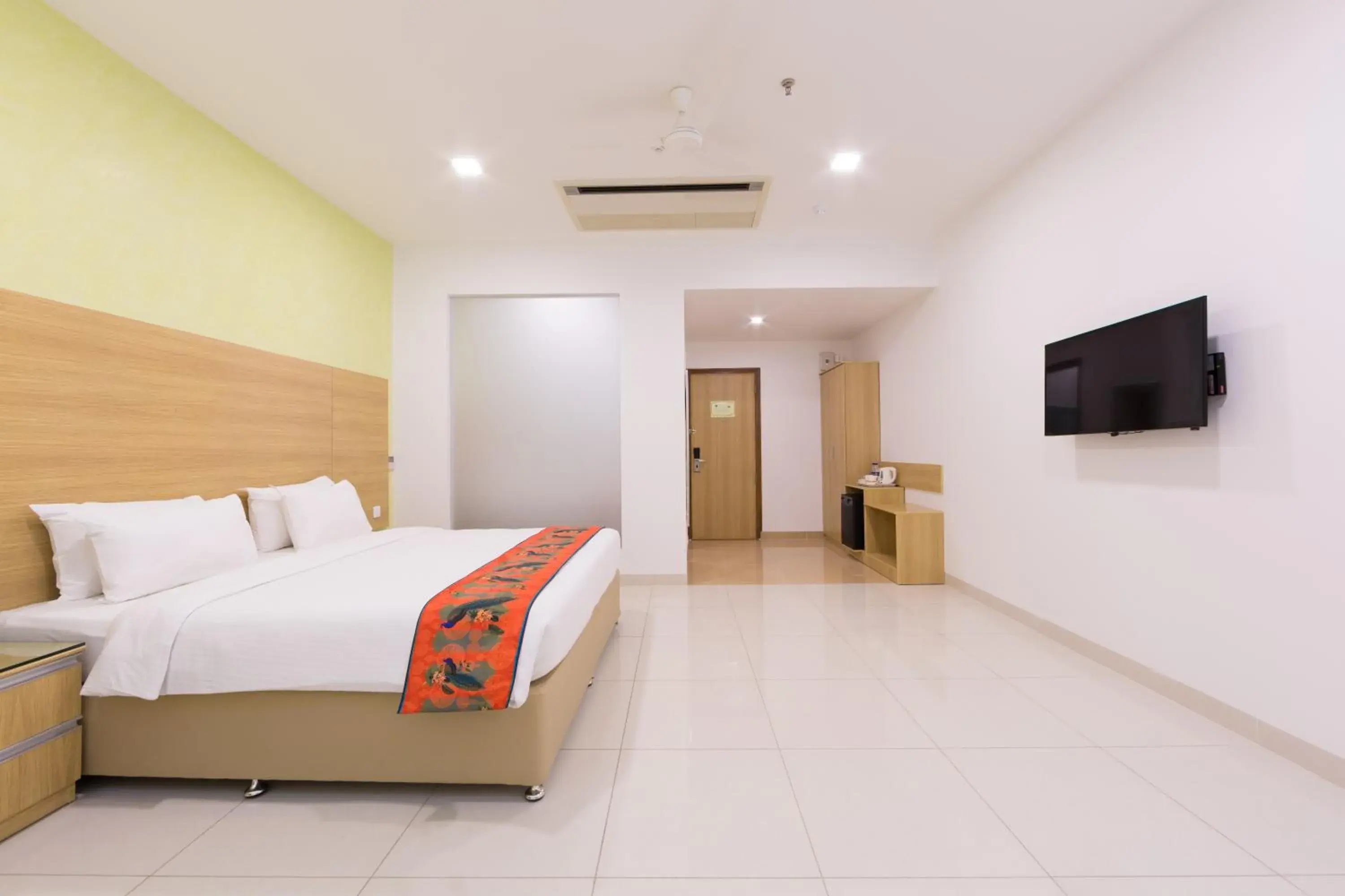 Photo of the whole room, Bed in GINGER Noida City Center Photo of the whole room, Bed in GINGER Noida City Center