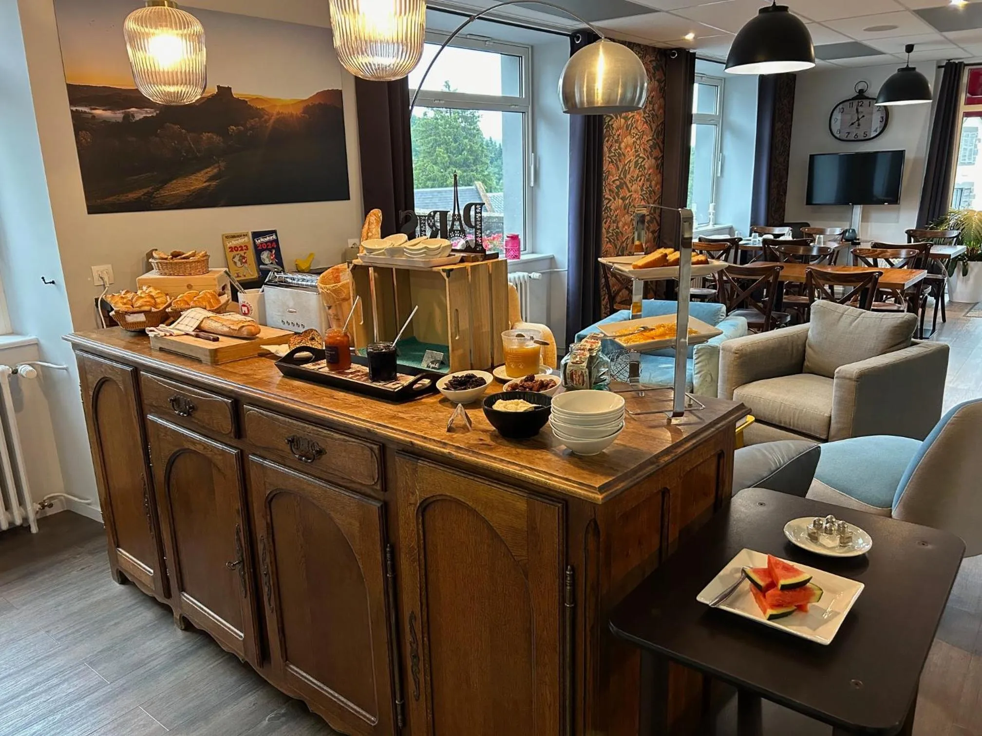 Breakfast in Logis Hôtel de Paris