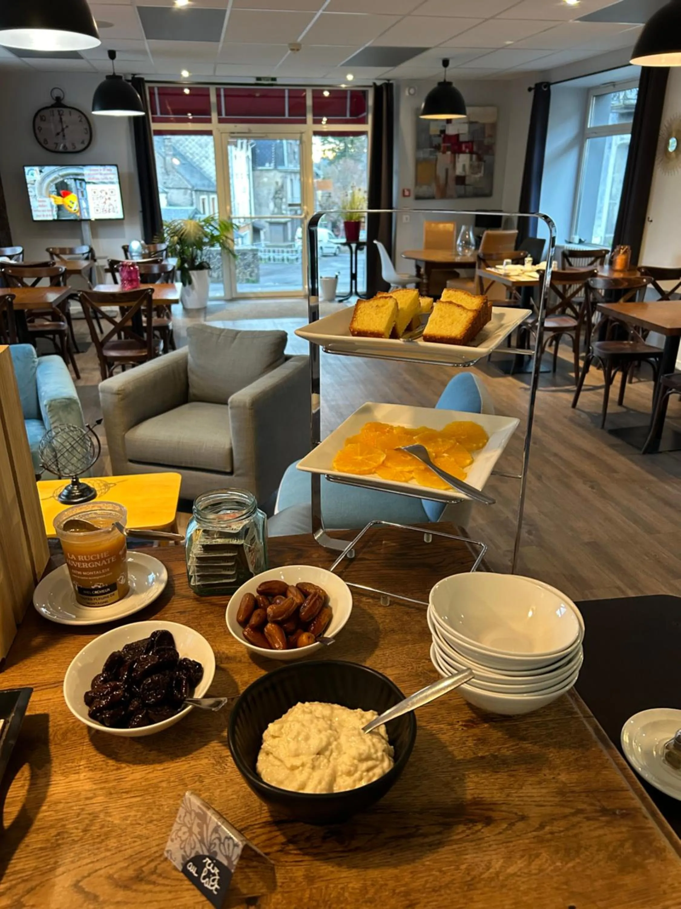 Breakfast in Logis Hôtel de Paris