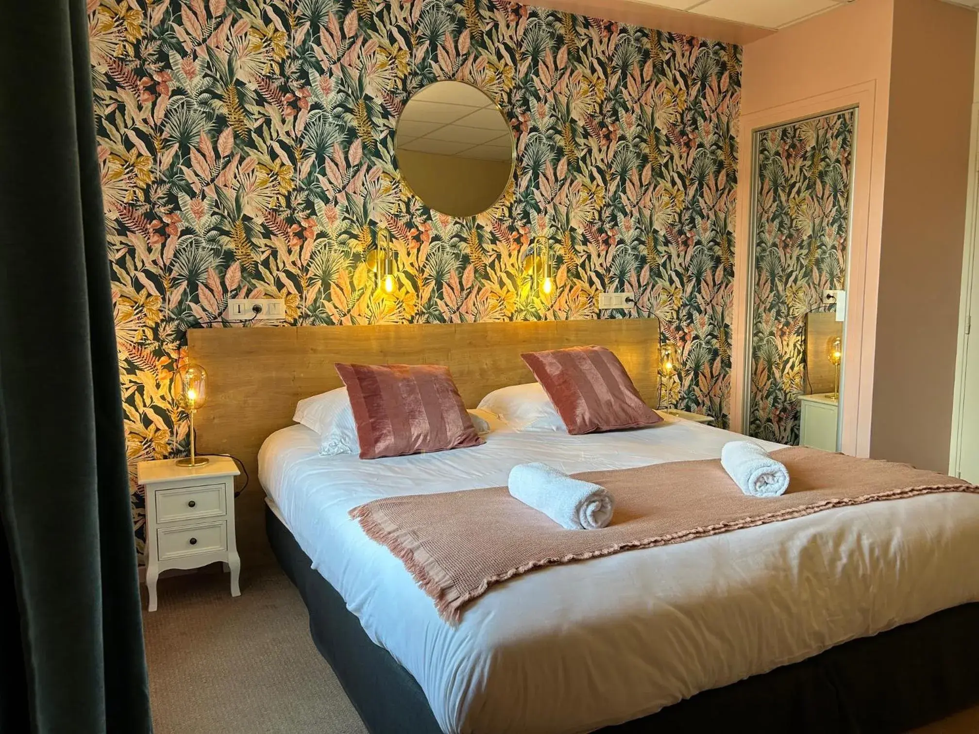 Bed in Logis Hôtel de Paris Bed in Logis Hôtel de Paris