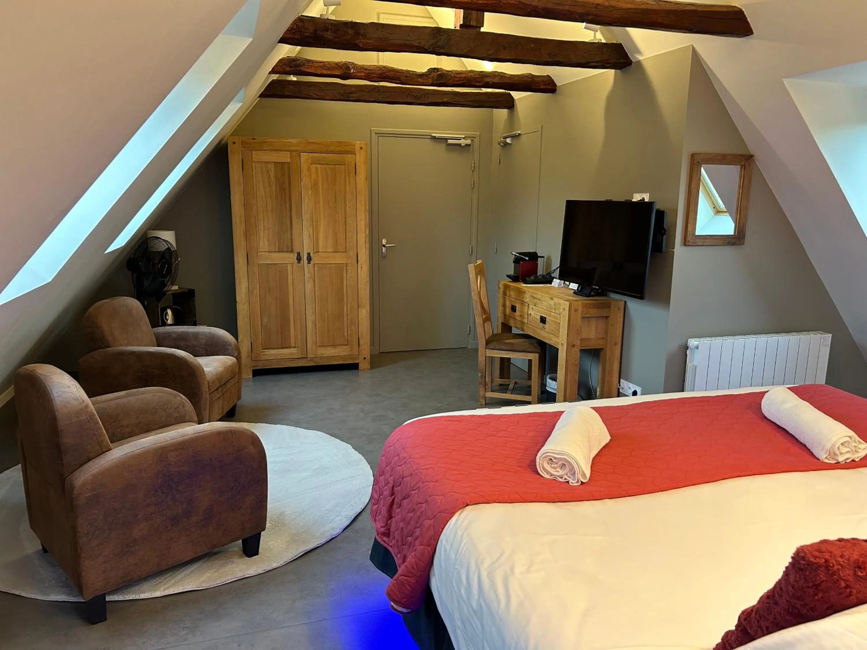 Bed in Logis Hôtel de Paris