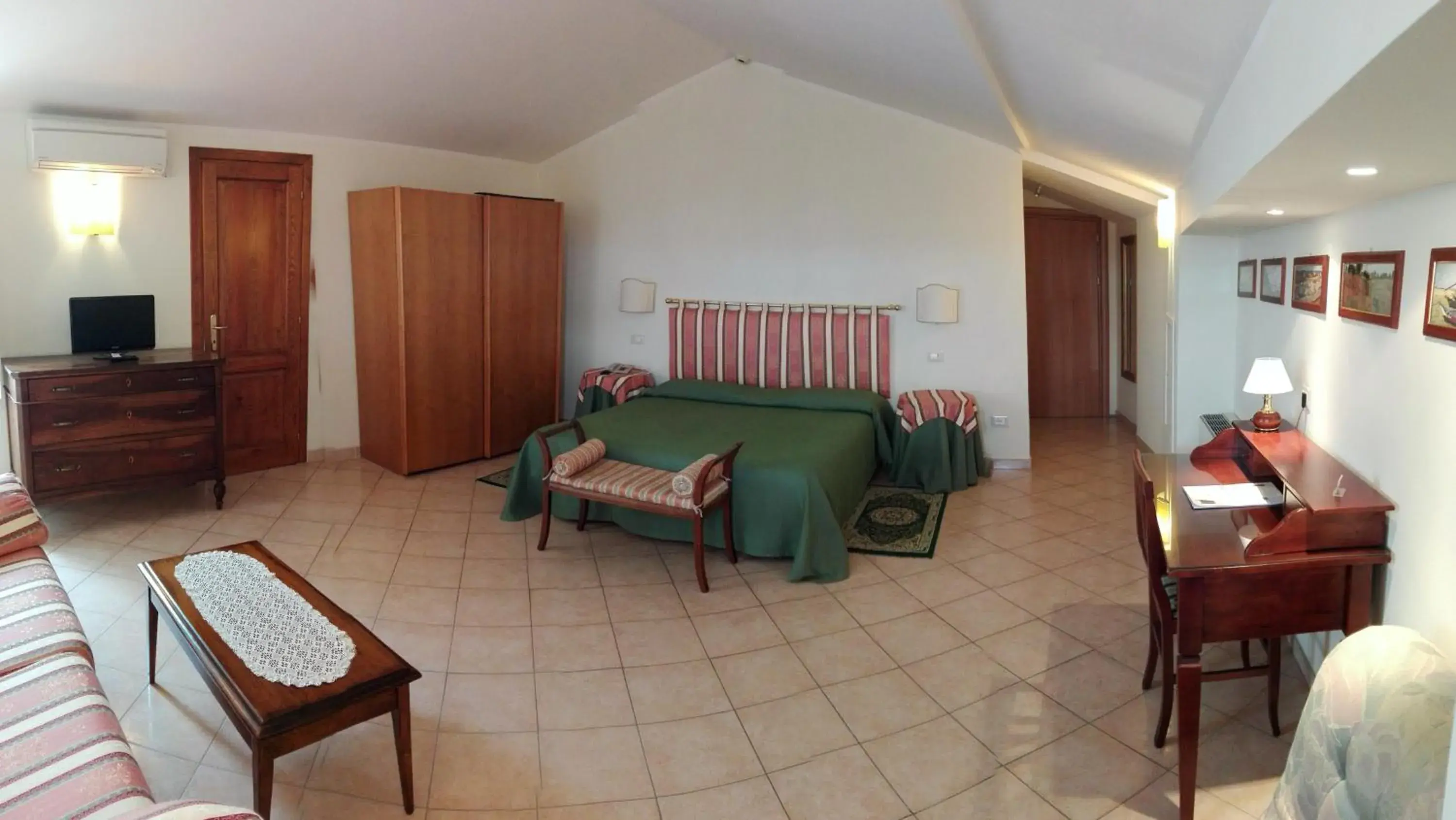 Triple Room in Hotel Umbra Triple Room in Hotel Umbra