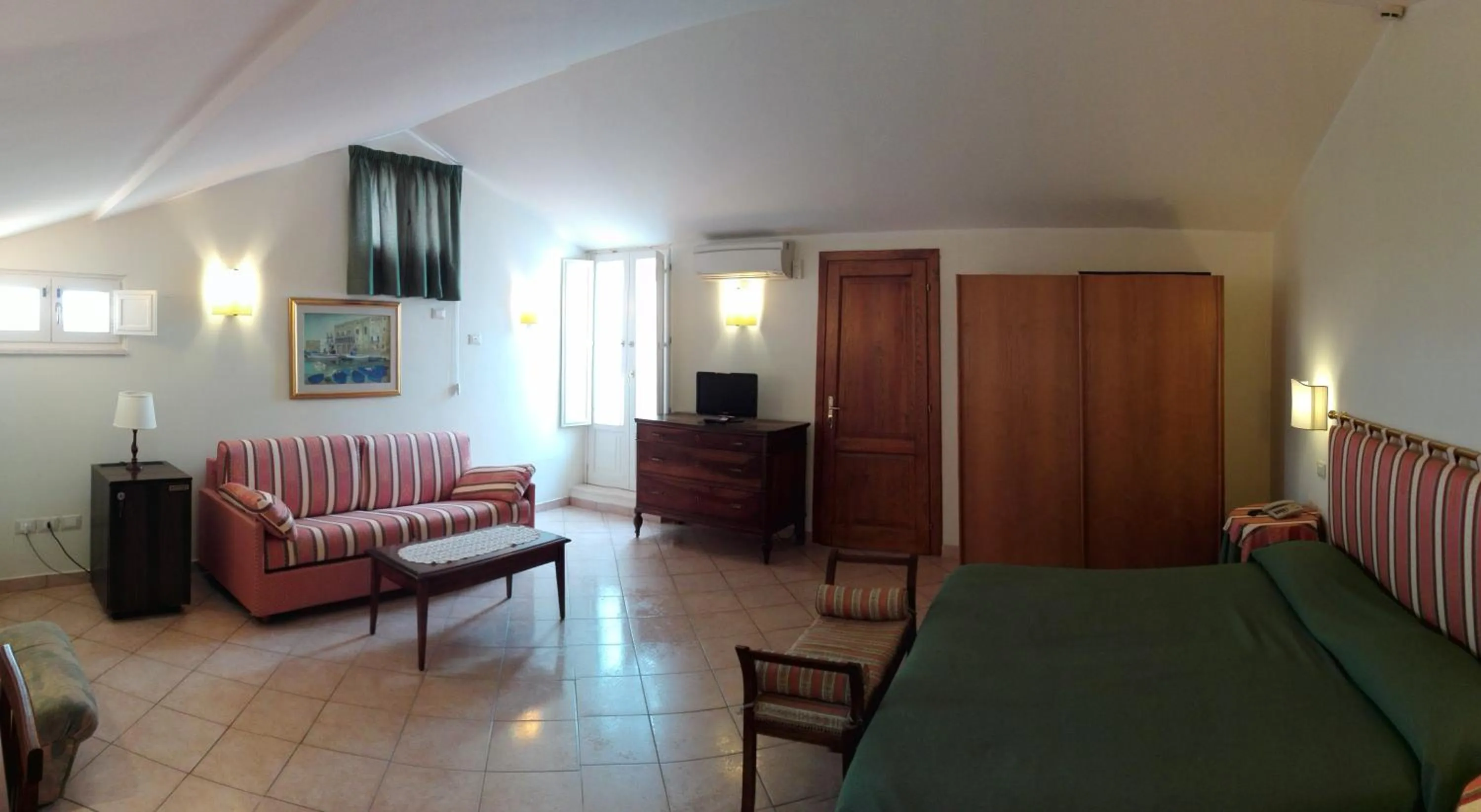 Photo of the whole room in Hotel Umbra