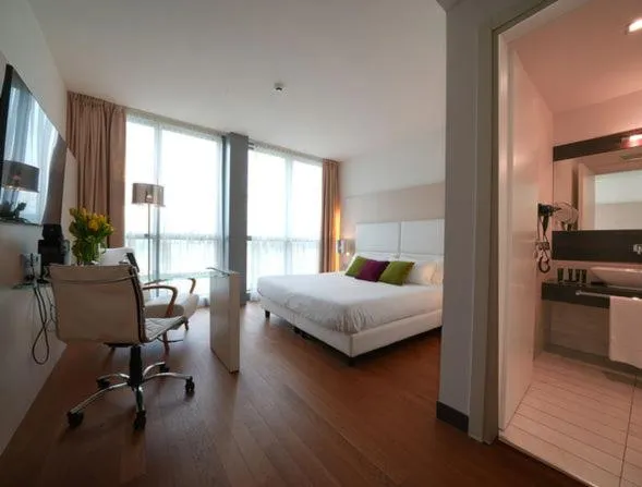 Bedroom in Hotel Pisa Tower Plaza