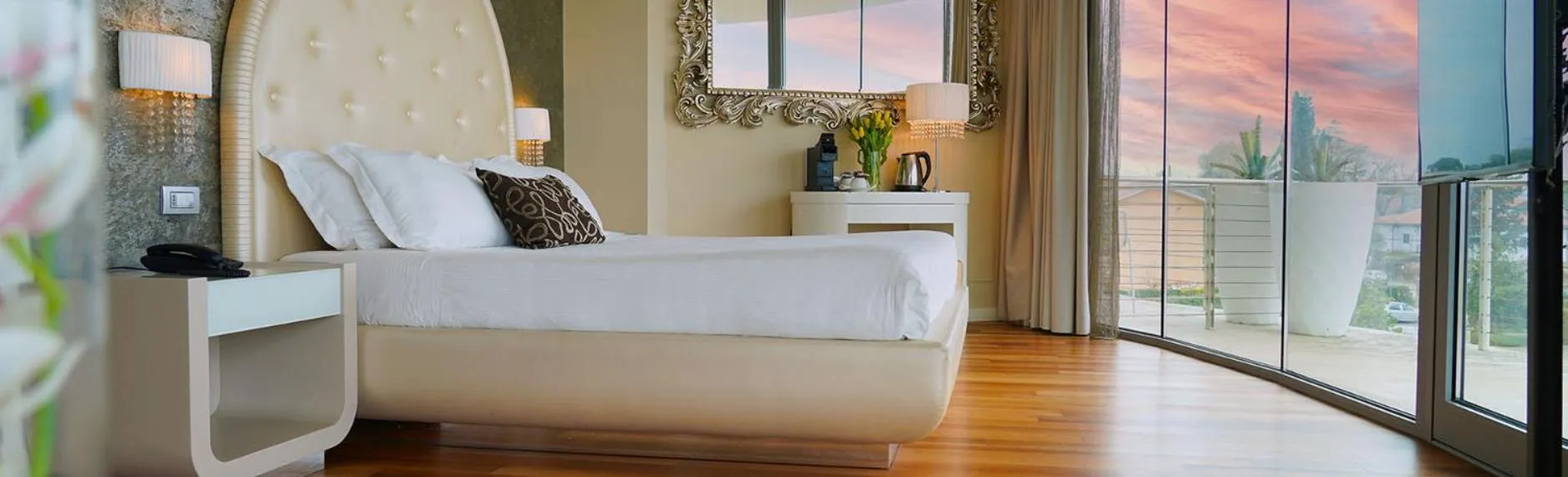 Bedroom in Hotel Pisa Tower Plaza