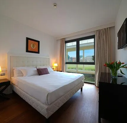 Bedroom in Hotel Pisa Tower Plaza