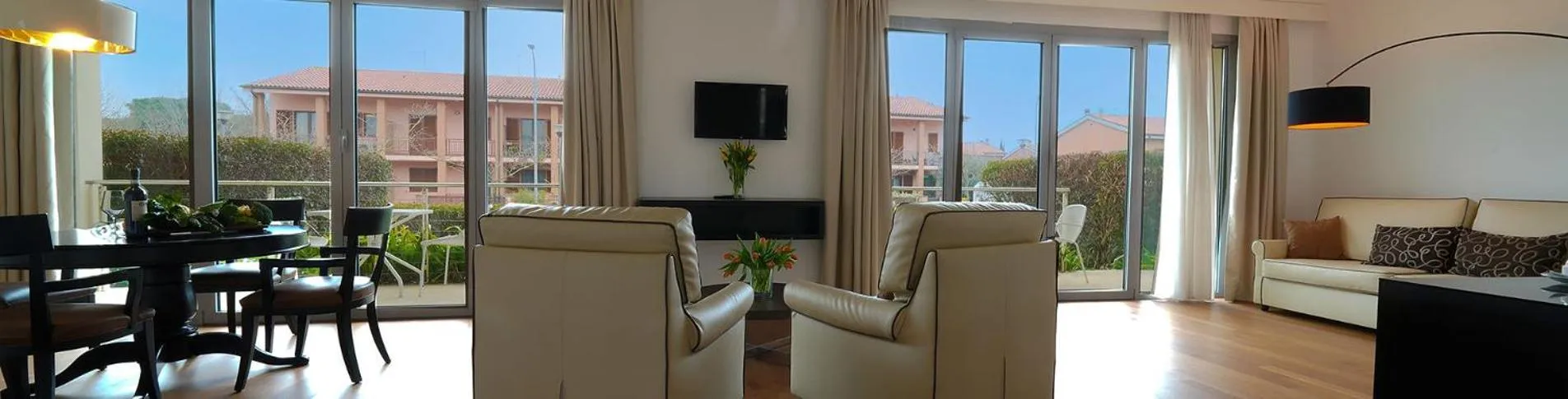 Living room in Hotel Pisa Tower Plaza