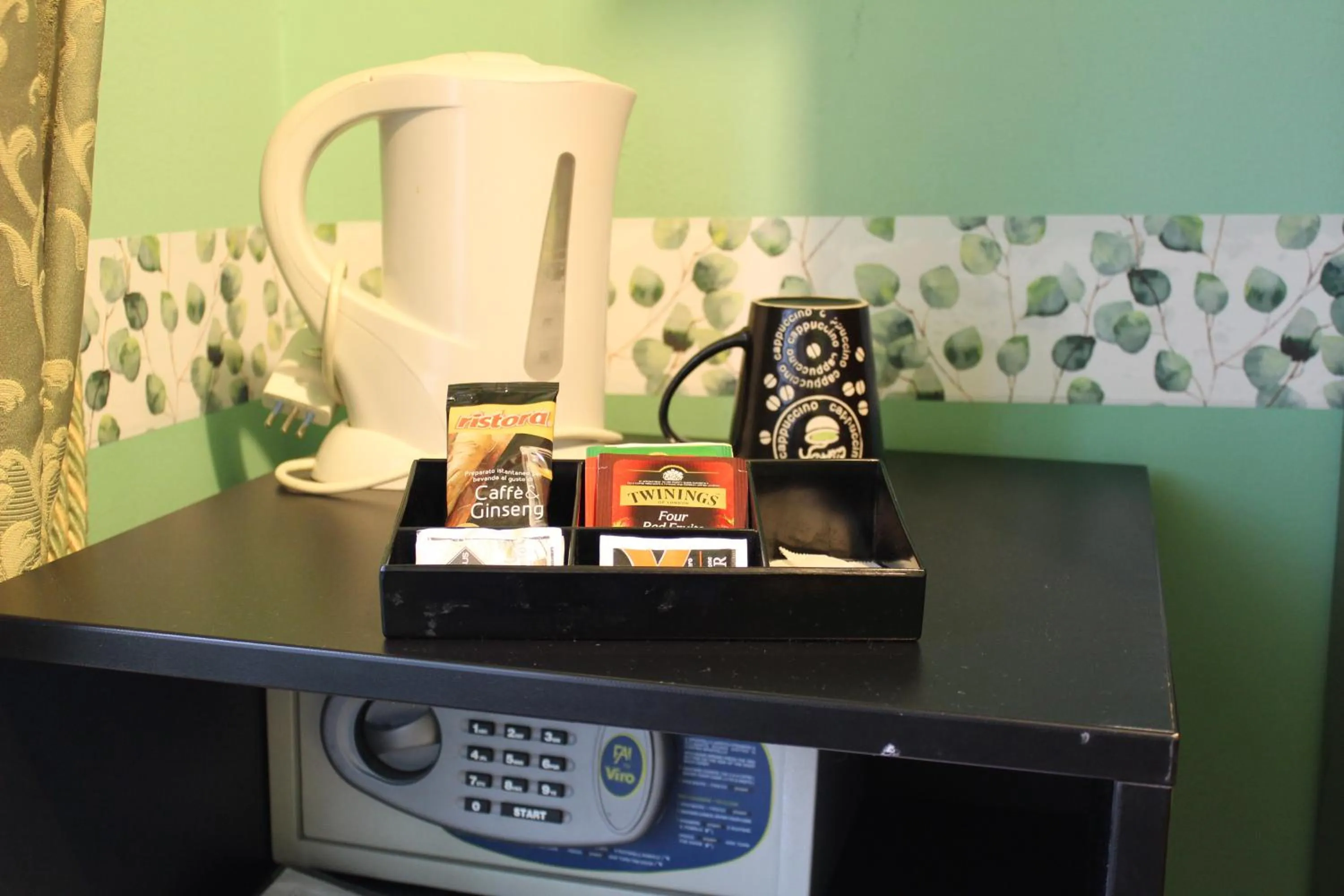 Coffee/tea facilities in Hotel Belle Epoque