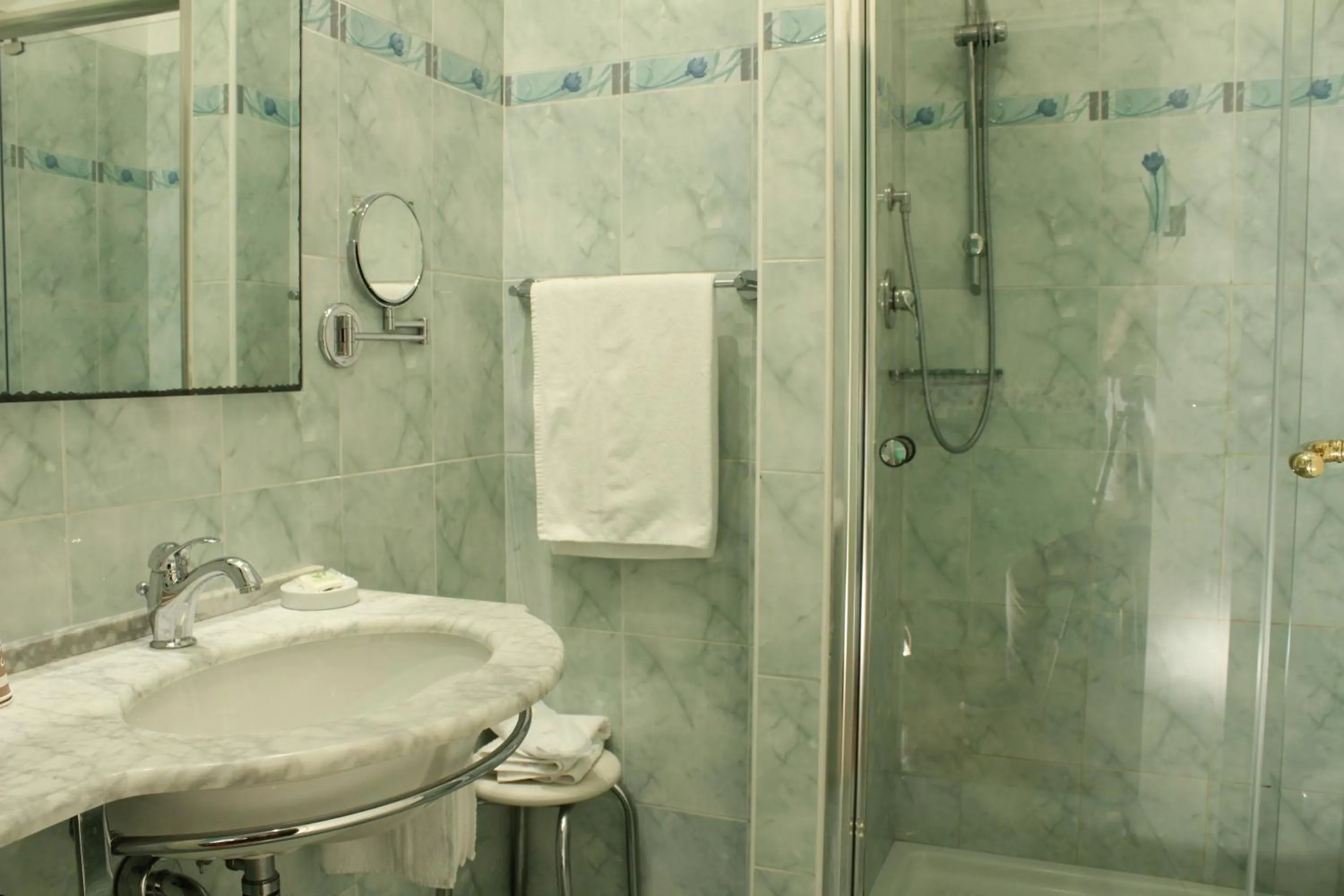 Bathroom in Hotel Belle Epoque