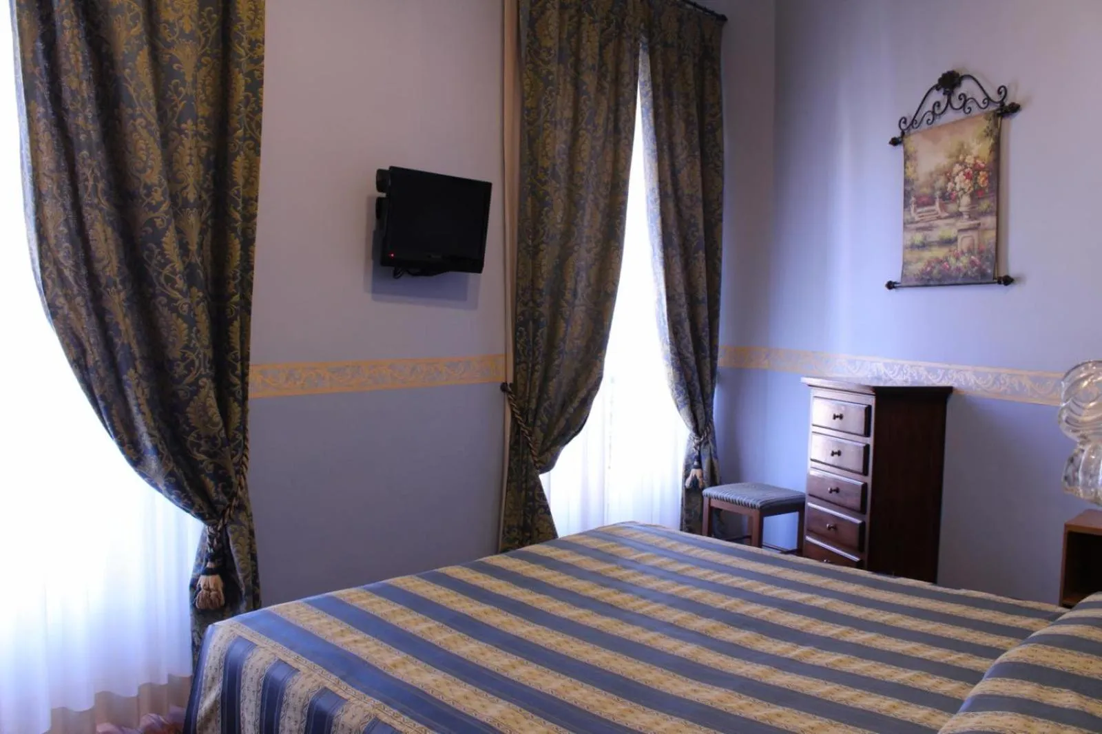 Bed in Hotel Belle Epoque