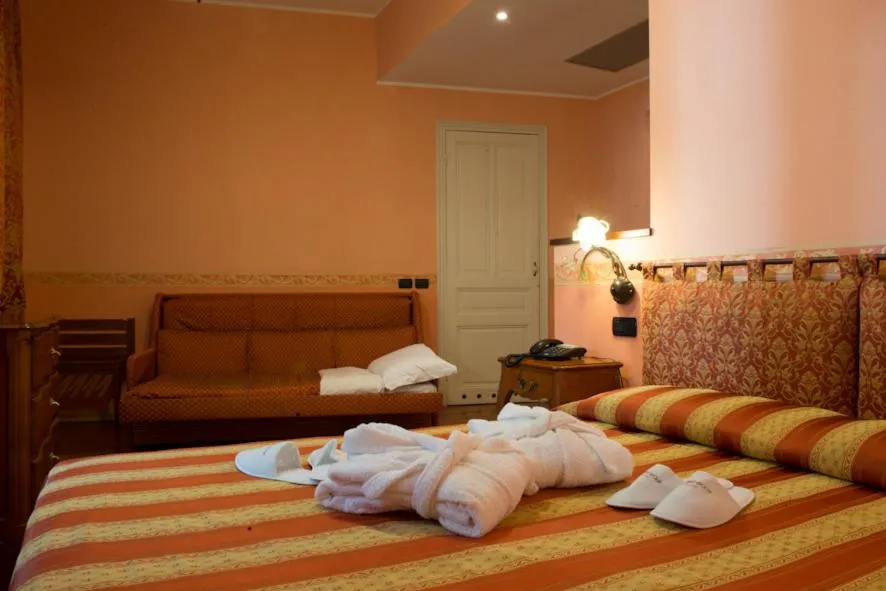 Bed in Hotel Belle Epoque