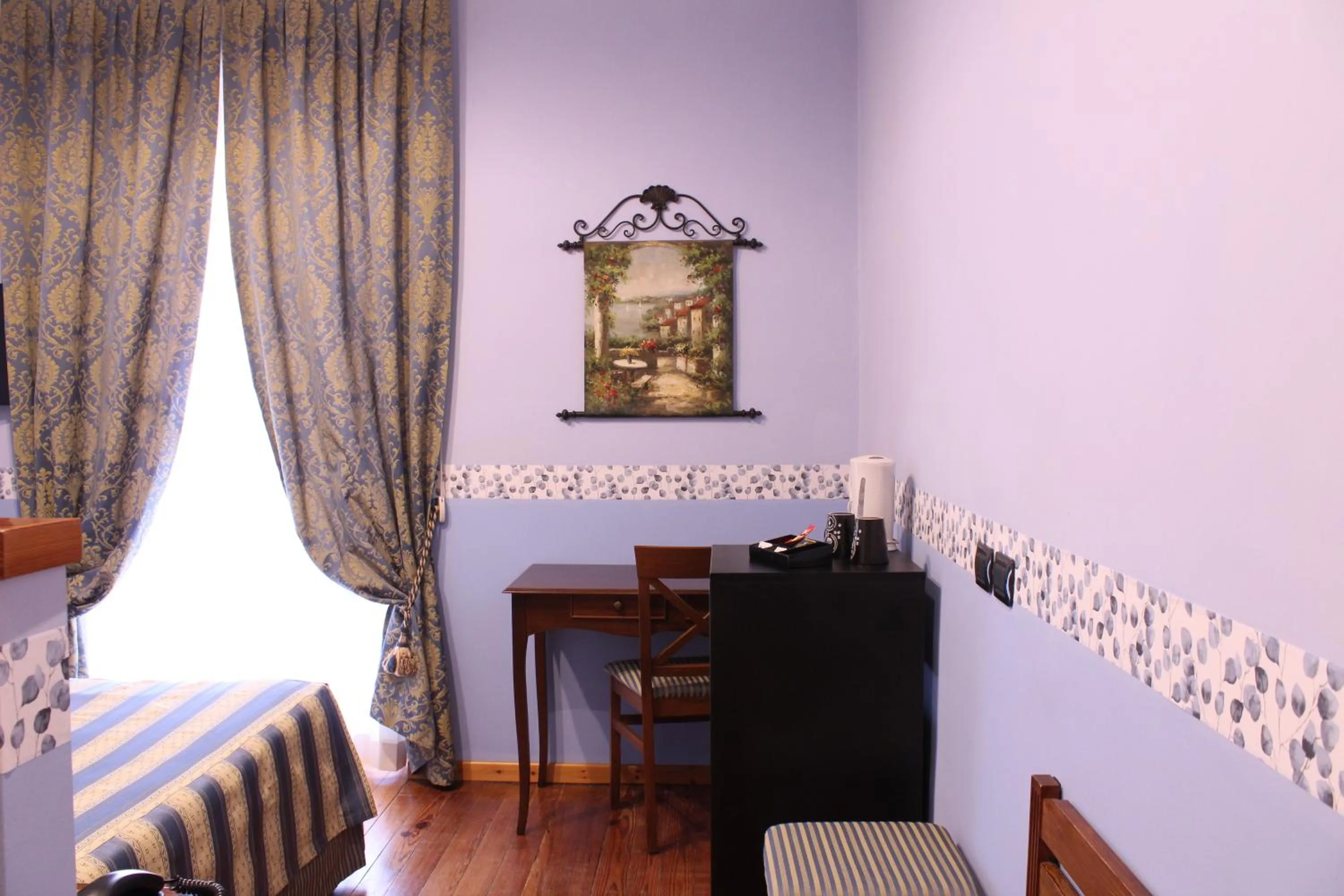 Photo of the whole room, Bed in Hotel Belle Epoque