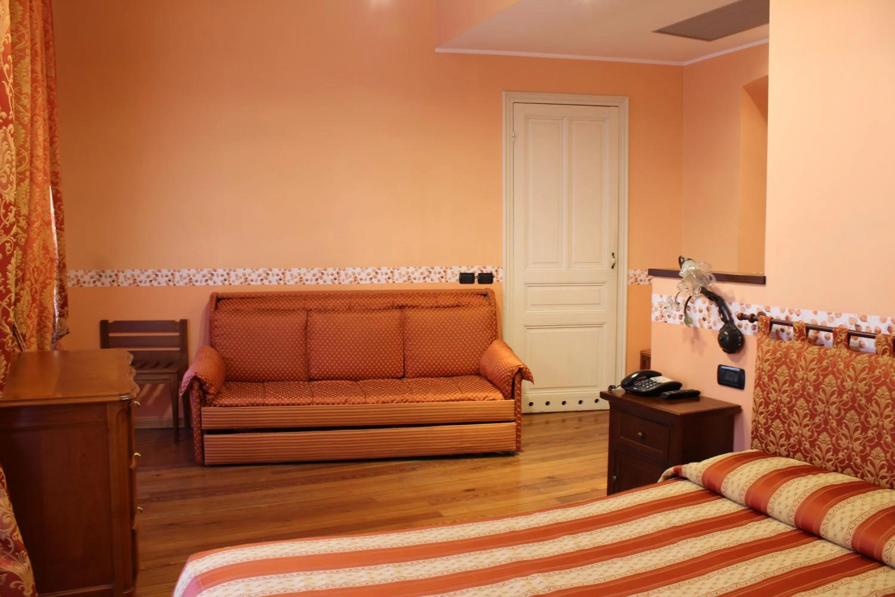 Photo of the whole room, Bed in Hotel Belle Epoque