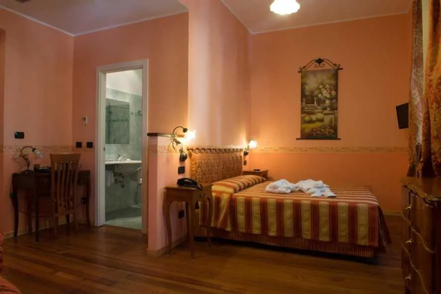 Bed in Hotel Belle Epoque