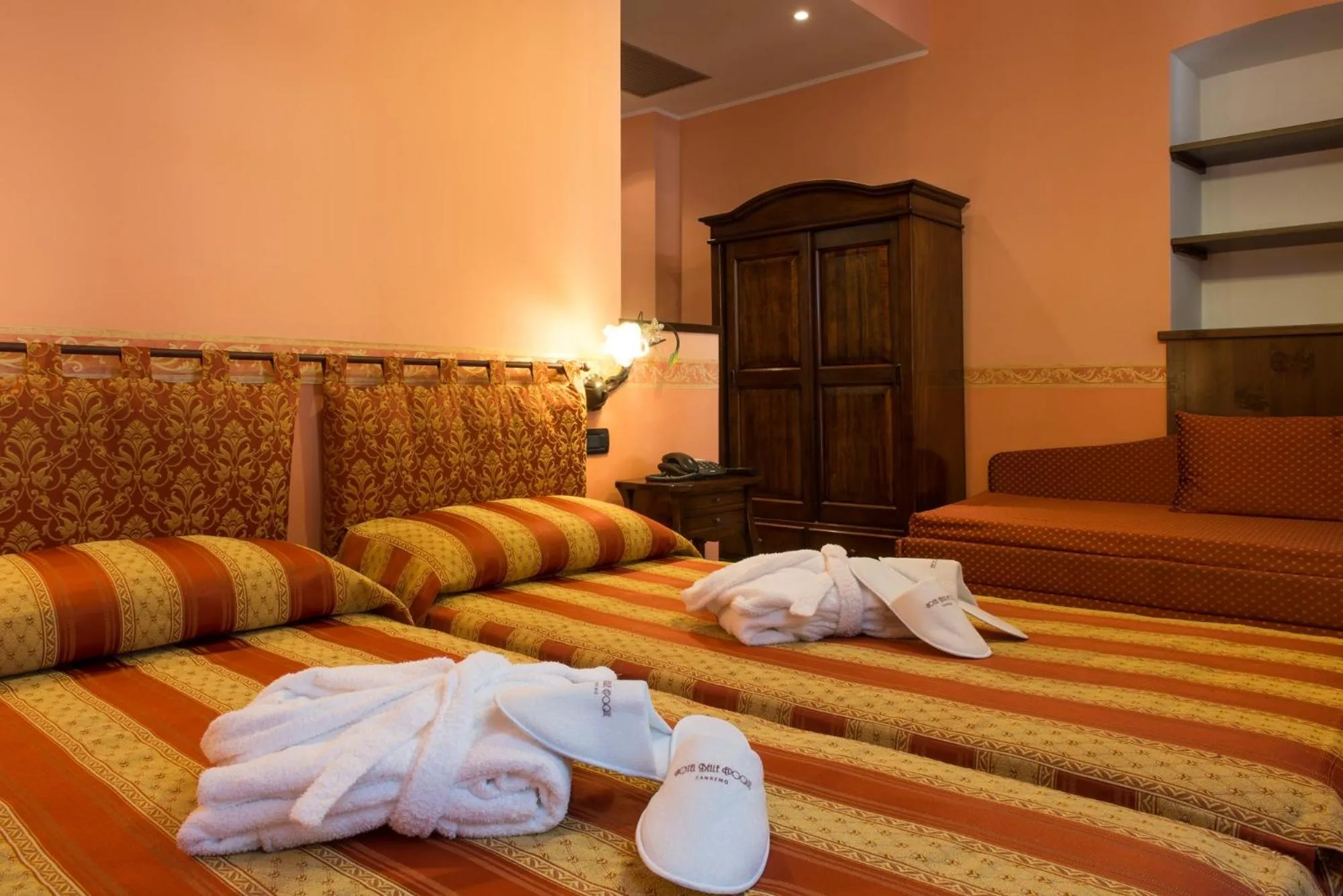 Photo of the whole room, Bed in Hotel Belle Epoque