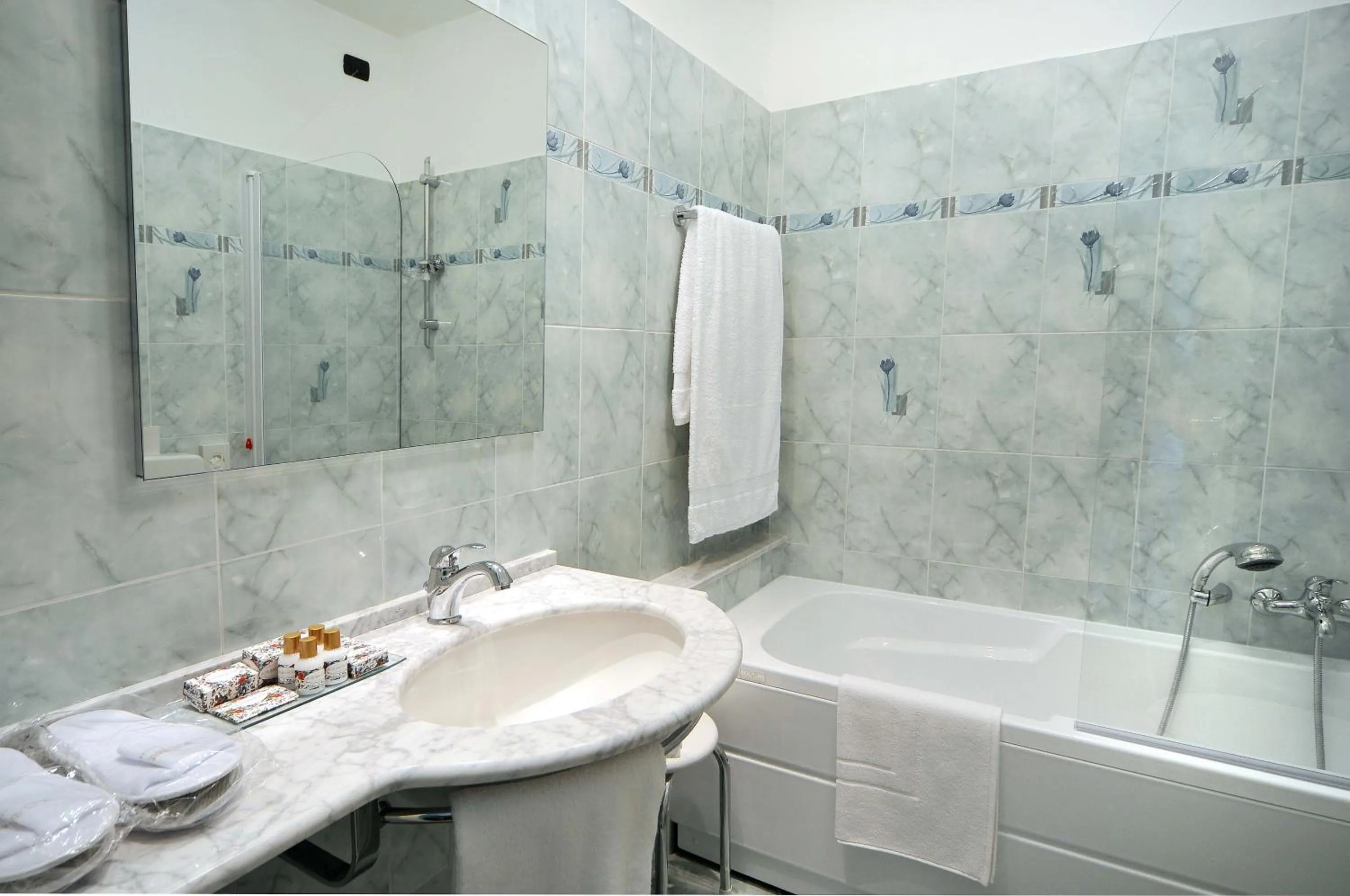 Bathroom in Hotel Belle Epoque