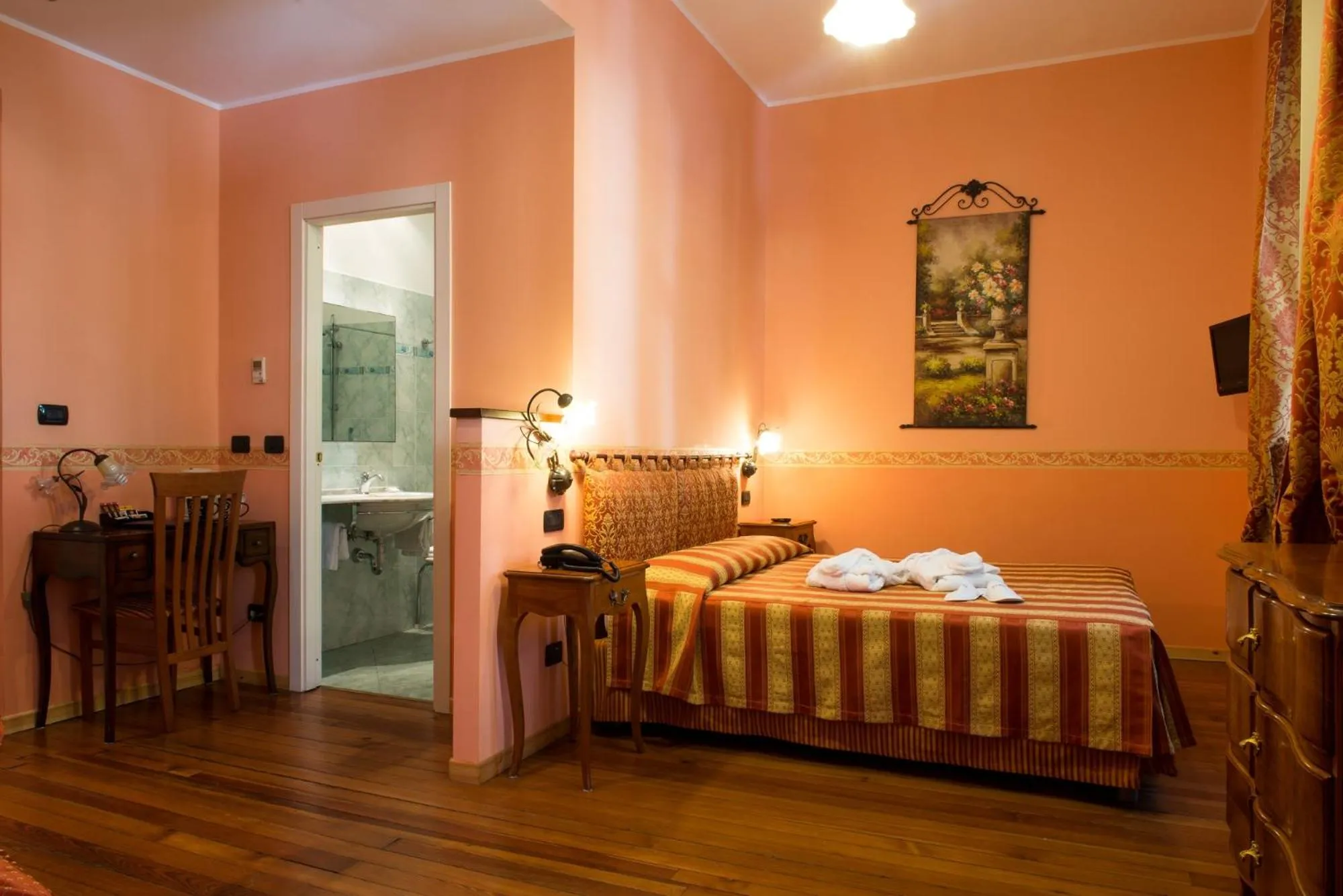 Bedroom, Bed in Hotel Belle Epoque