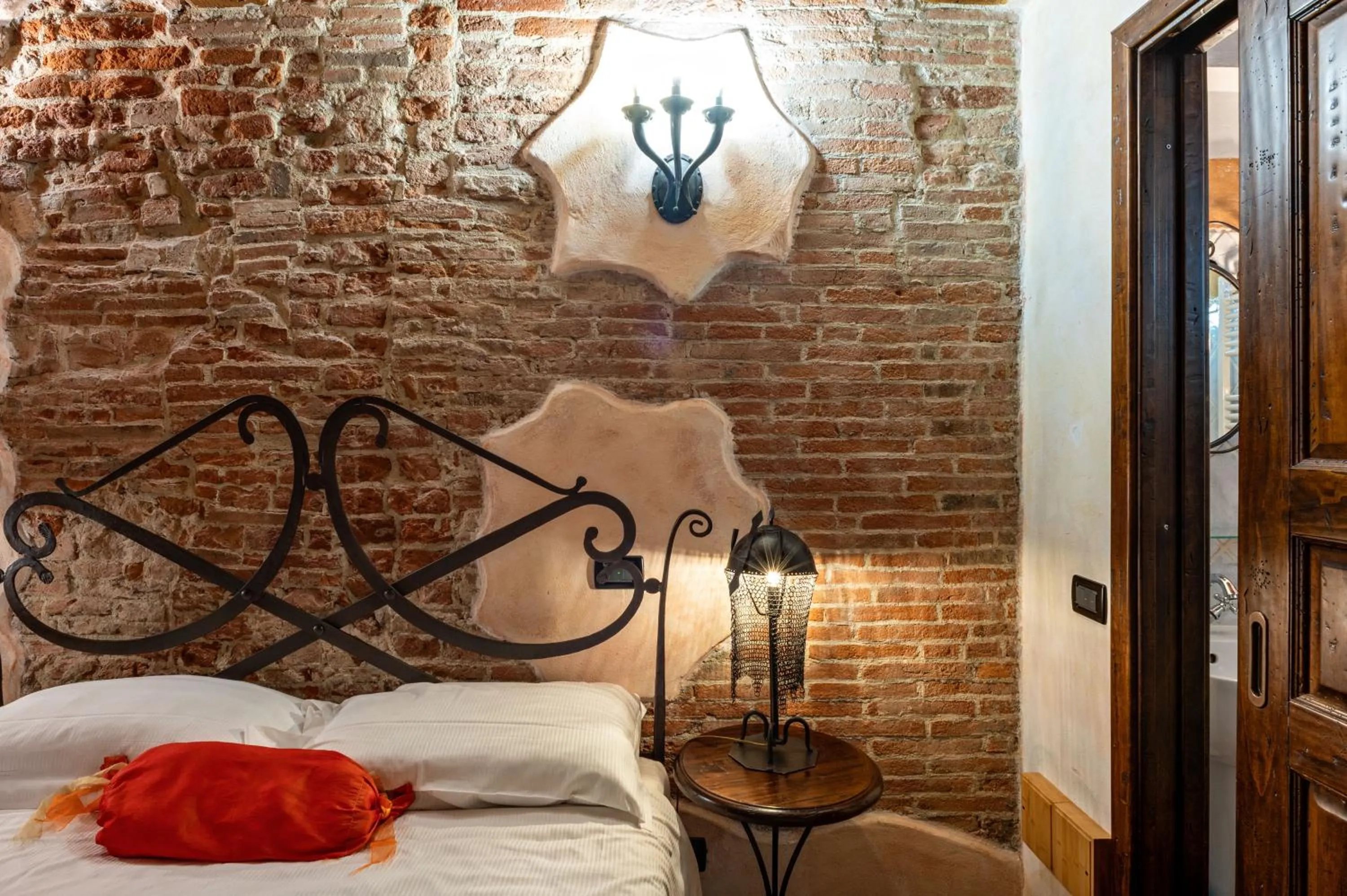 Bedroom, Bed in Antica Corte dei Principi Charming Rooms