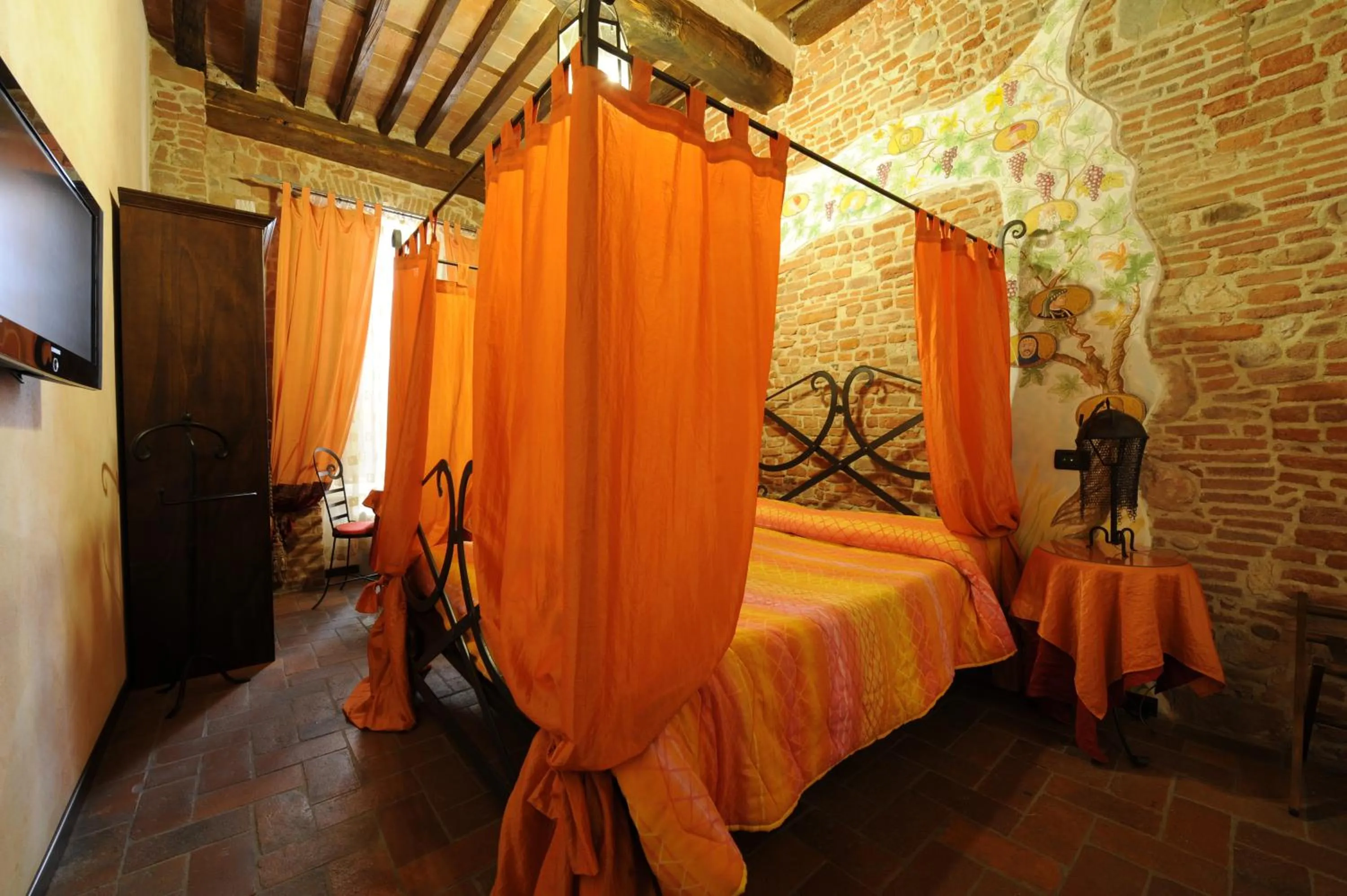 Photo of the whole room, Bed in Antica Corte dei Principi Charming Rooms