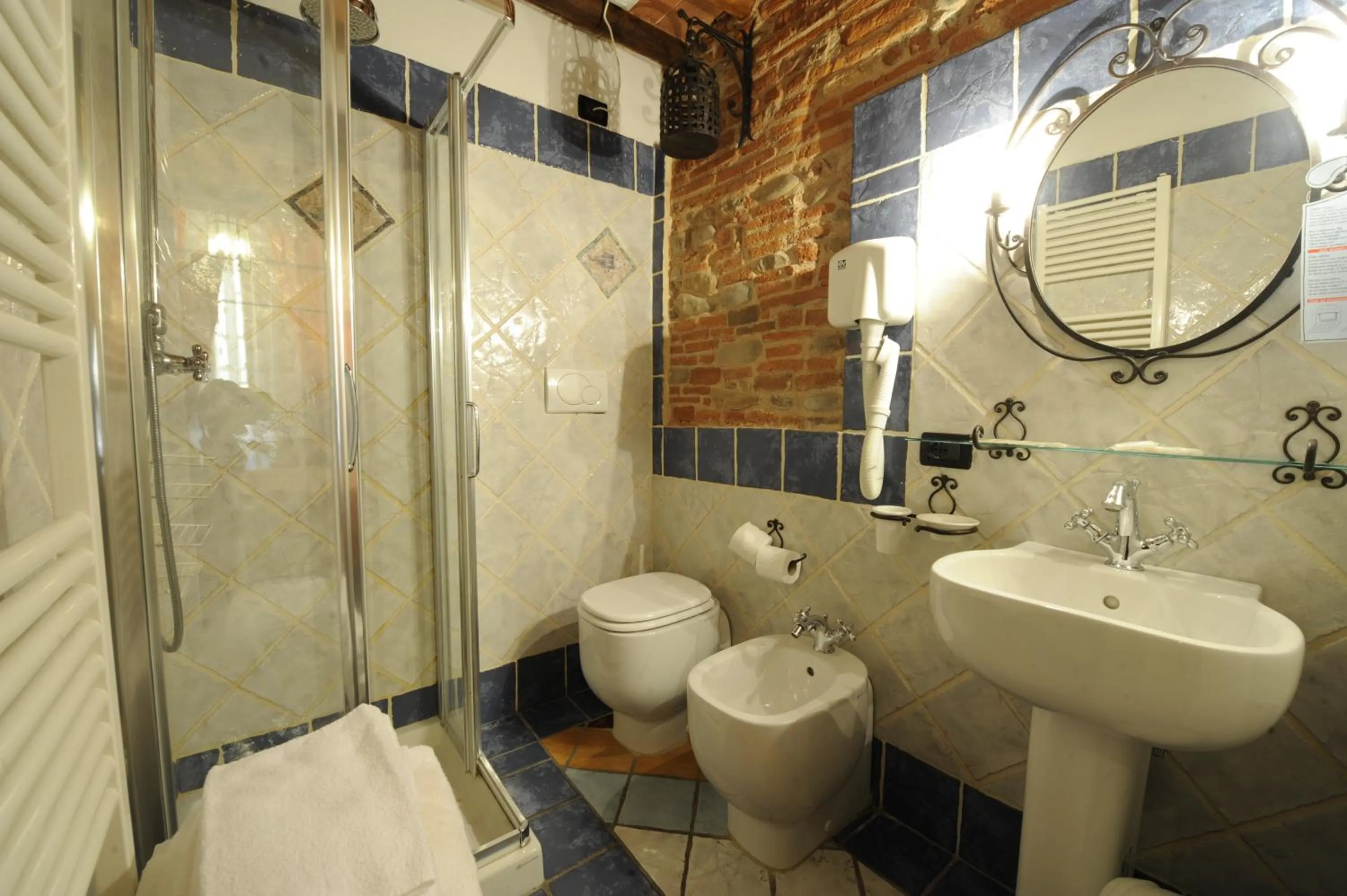 Bathroom in Antica Corte dei Principi Charming Rooms