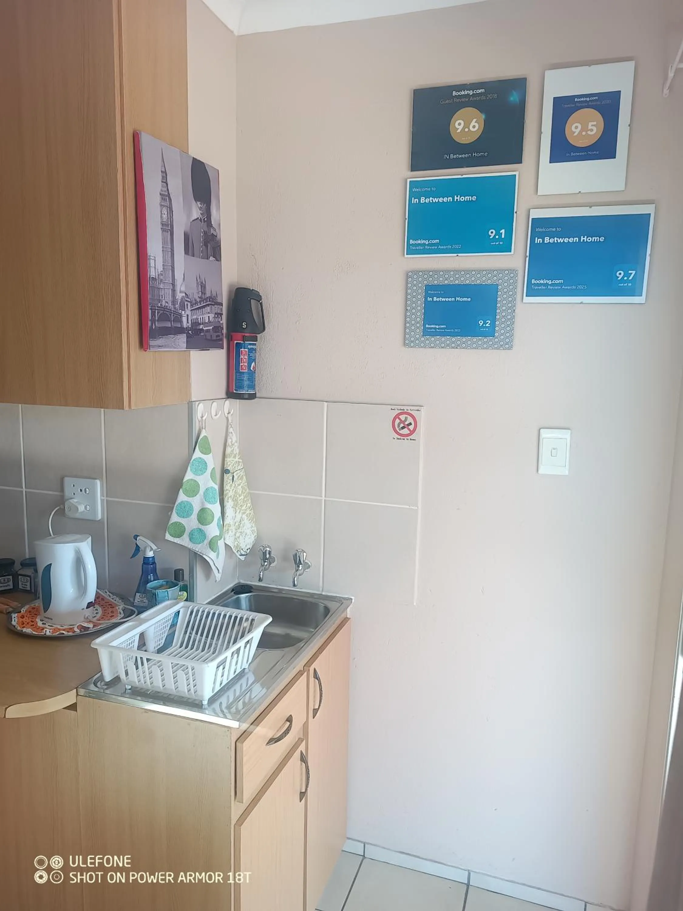 Kitchen or kitchenette in In Between Home