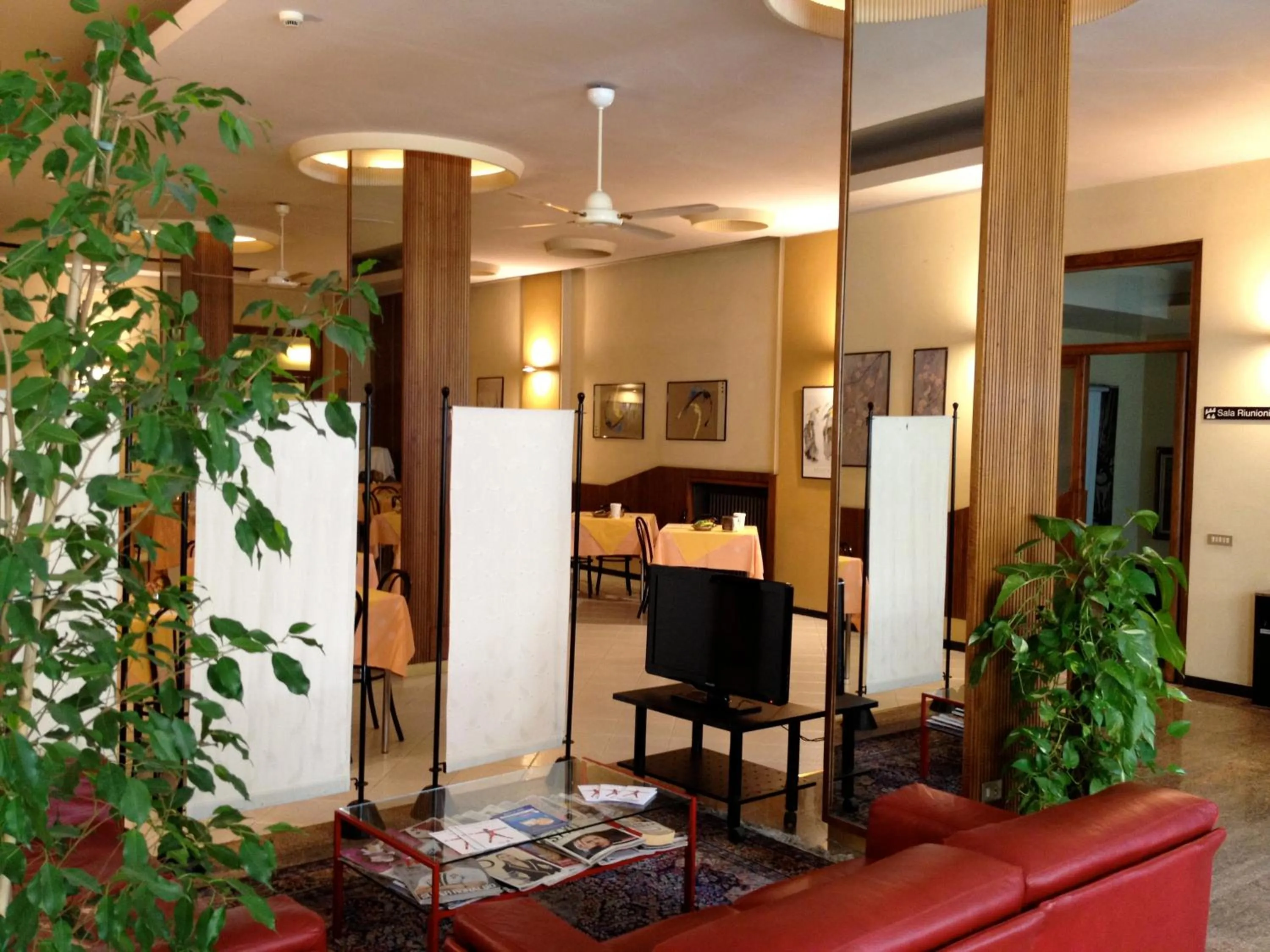 Communal lounge/ TV room in Hotel Milano