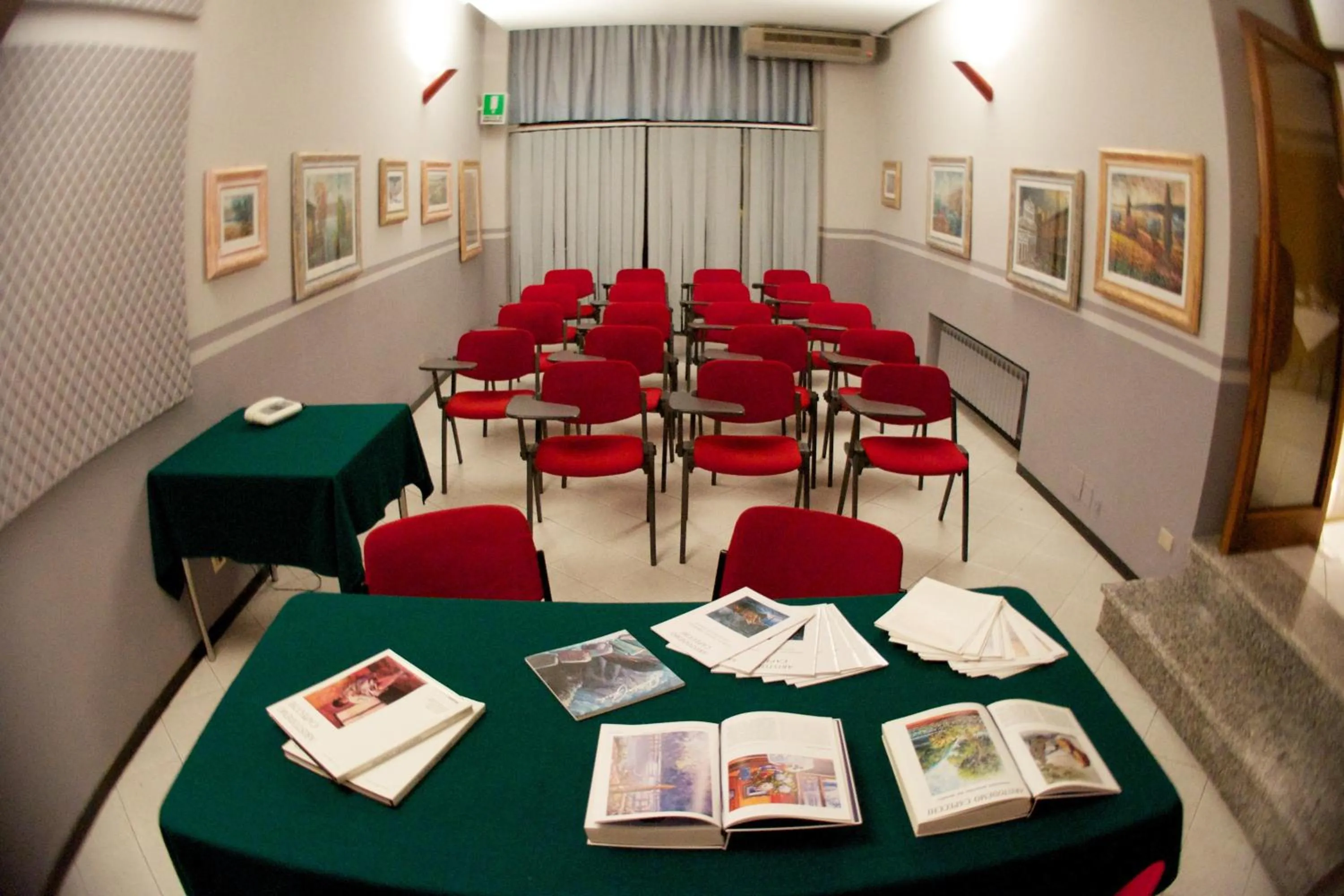 Business facilities in Hotel Milano