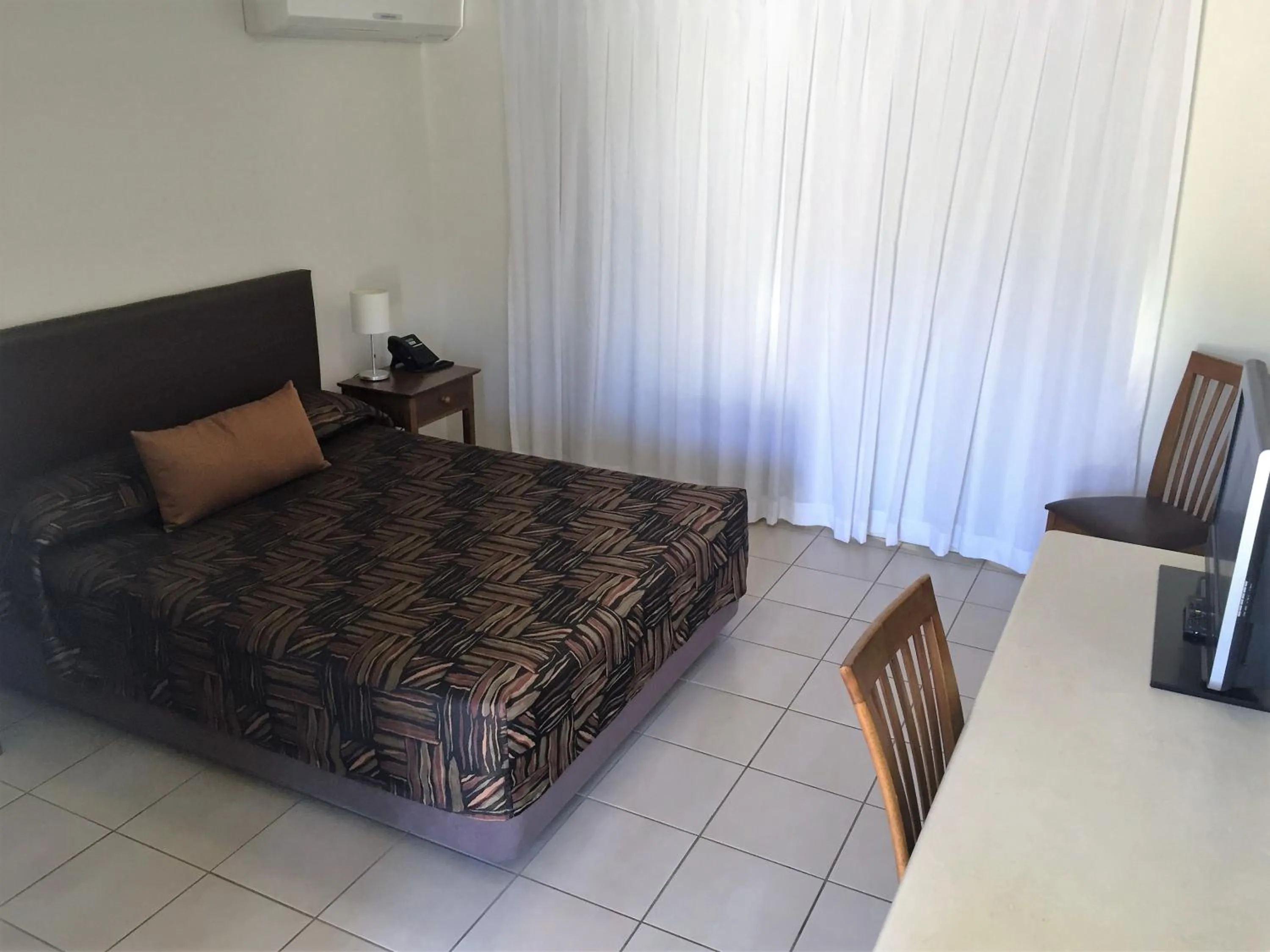 Bedroom, Bed in Swag Motel